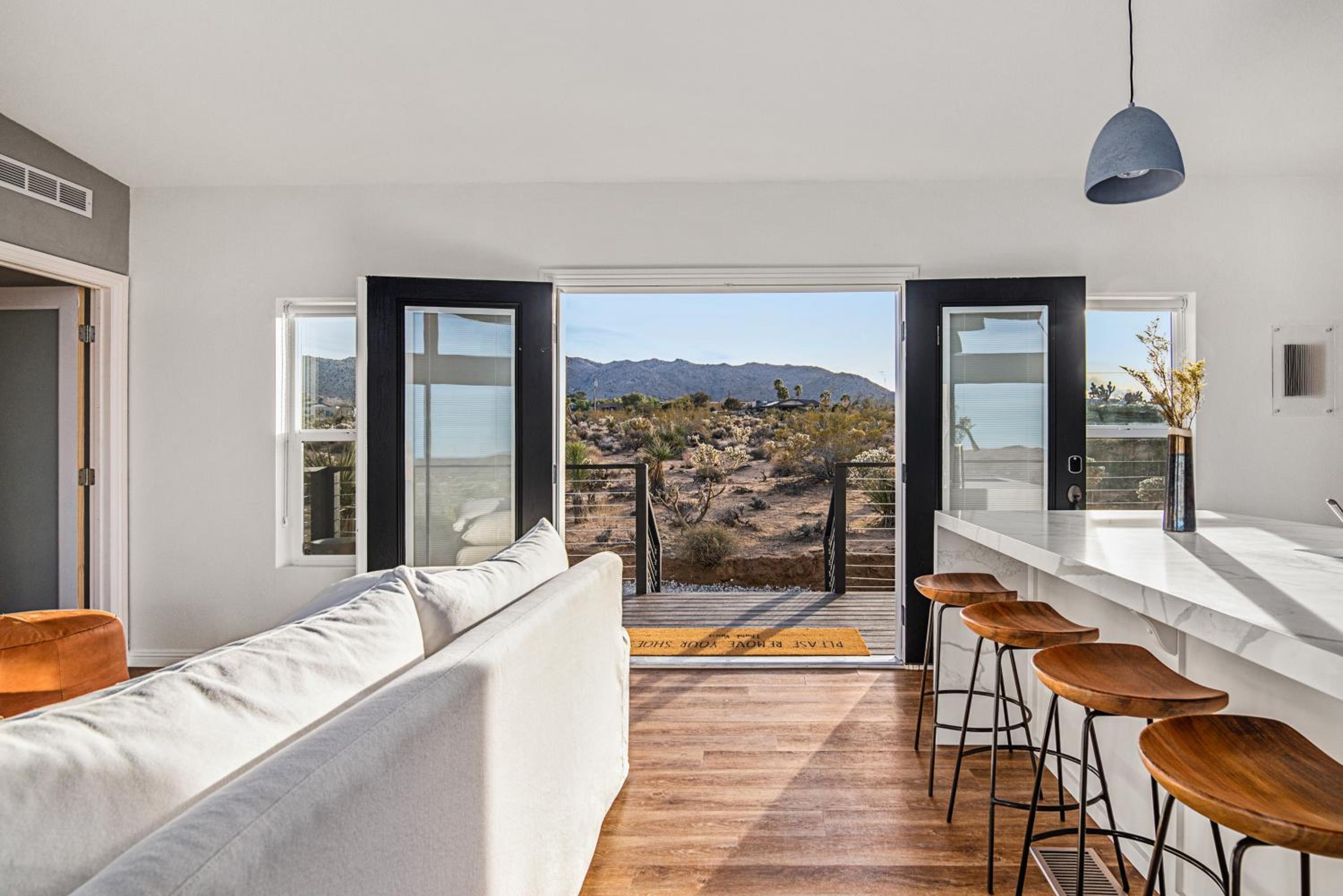 Sagebrush Bungalow - Modern Retreat withHot Tub, Fire Pit and BBQ! home
