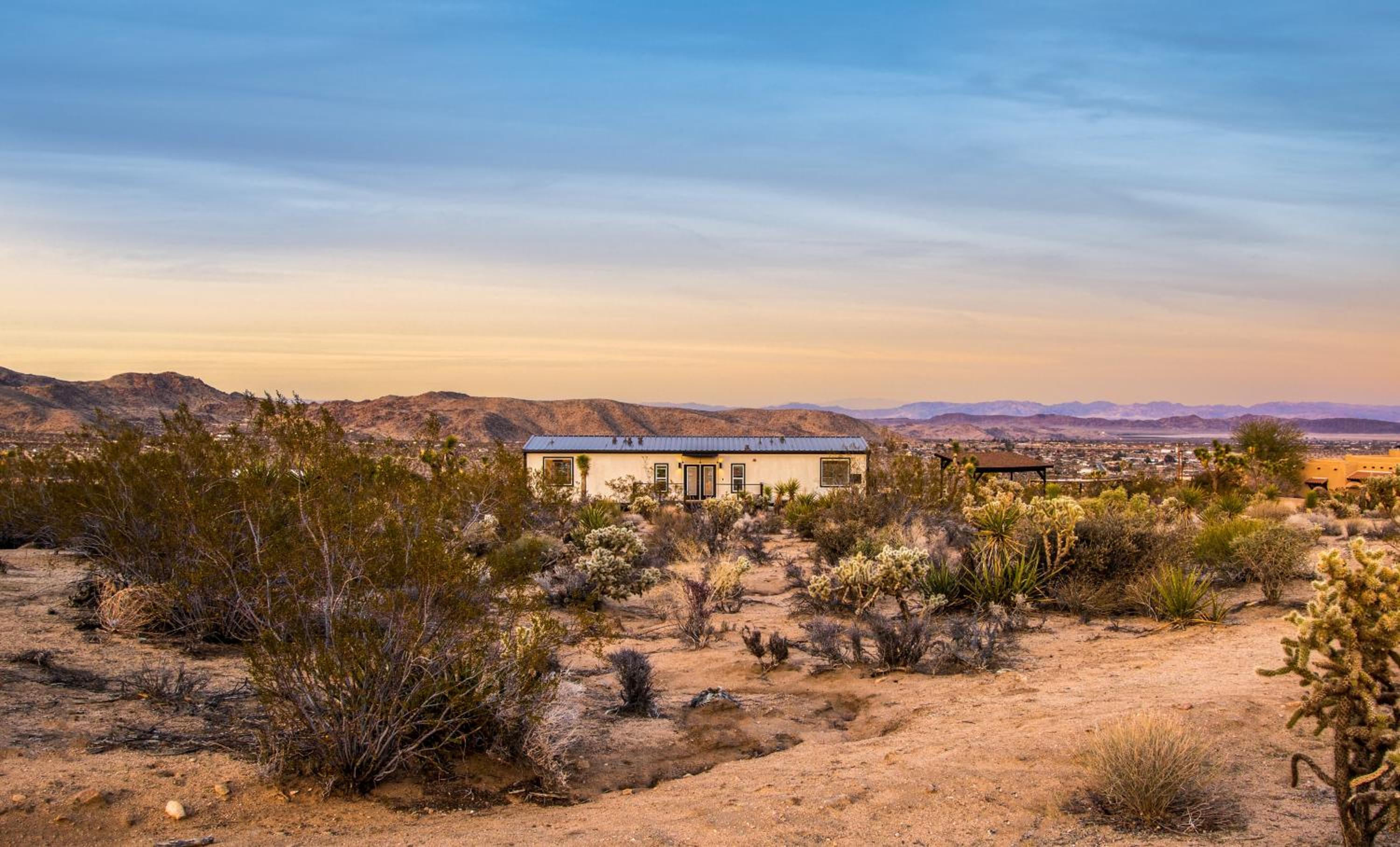 Sagebrush Bungalow - Modern Retreat withHot Tub, Fire Pit and BBQ! home