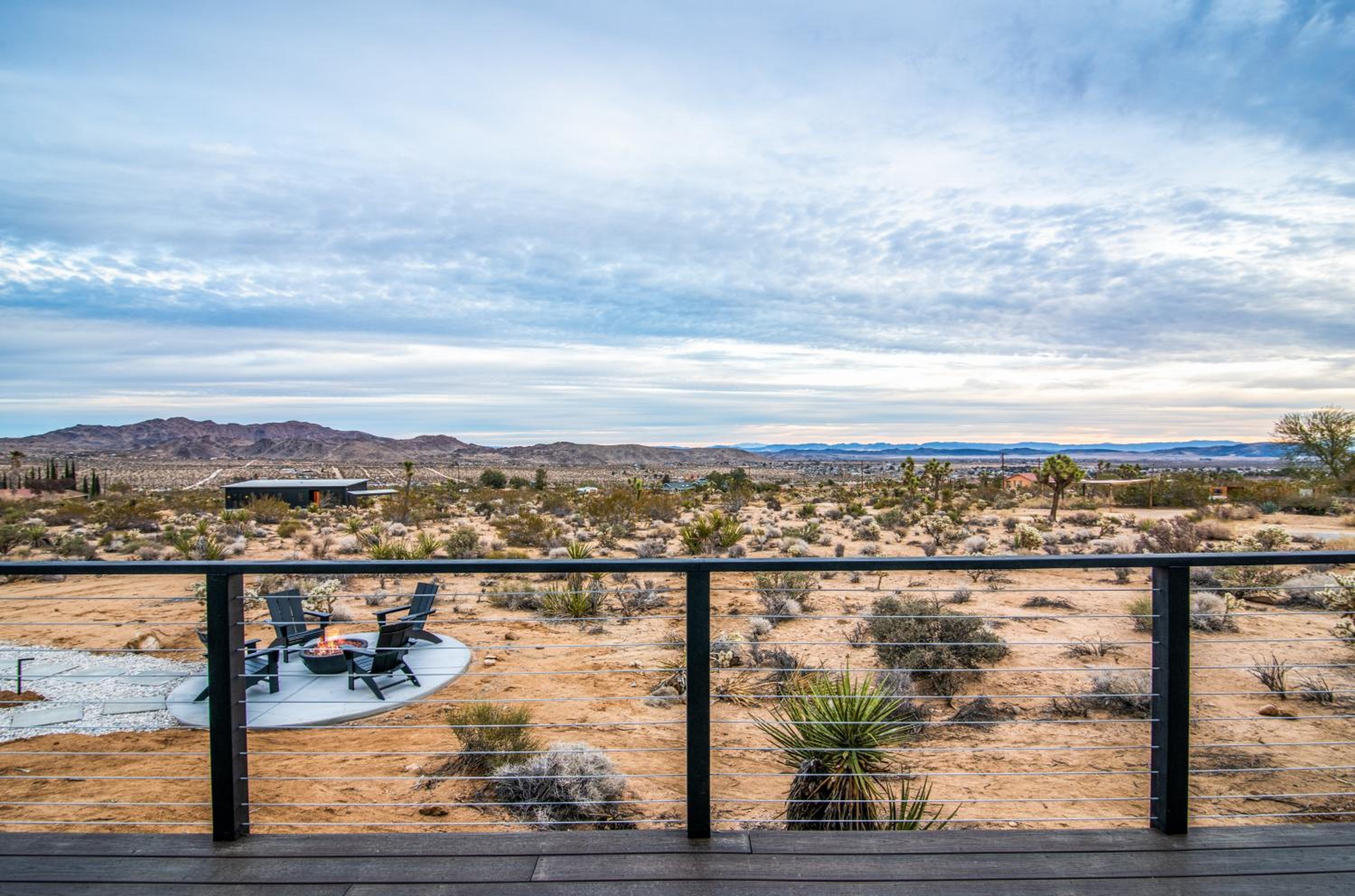 Sagebrush Bungalow - Modern Retreat withHot Tub, Fire Pit and BBQ! home