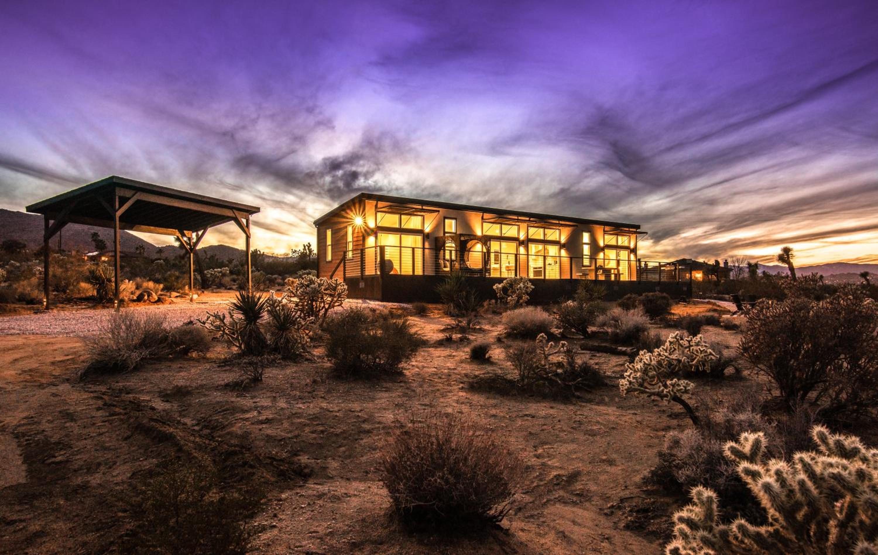 Sagebrush Bungalow - Modern Retreat withHot Tub, Fire Pit and BBQ! home