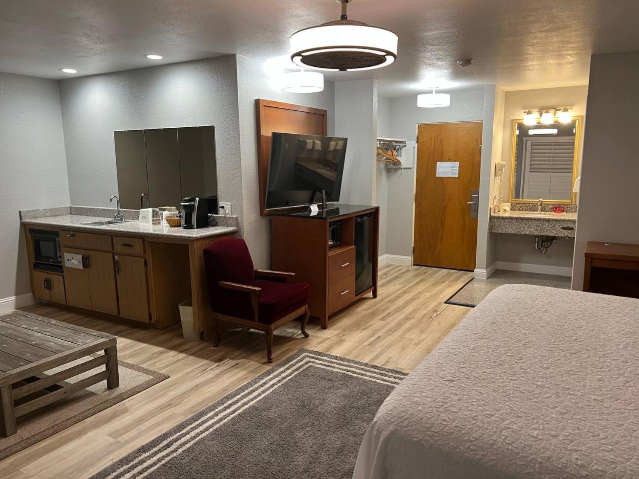 San Simeon Vacations - Pacific Coast Roadhouse Hotel - Property Image 36