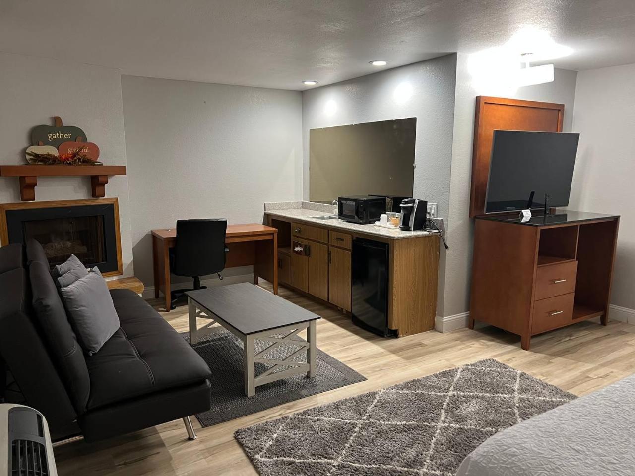 San Simeon Vacations - Pacific Coast Roadhouse Hotel - Property Image 32