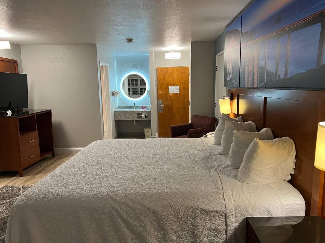 San Simeon Vacations - Pacific Coast Roadhouse Hotel - Property Image 31