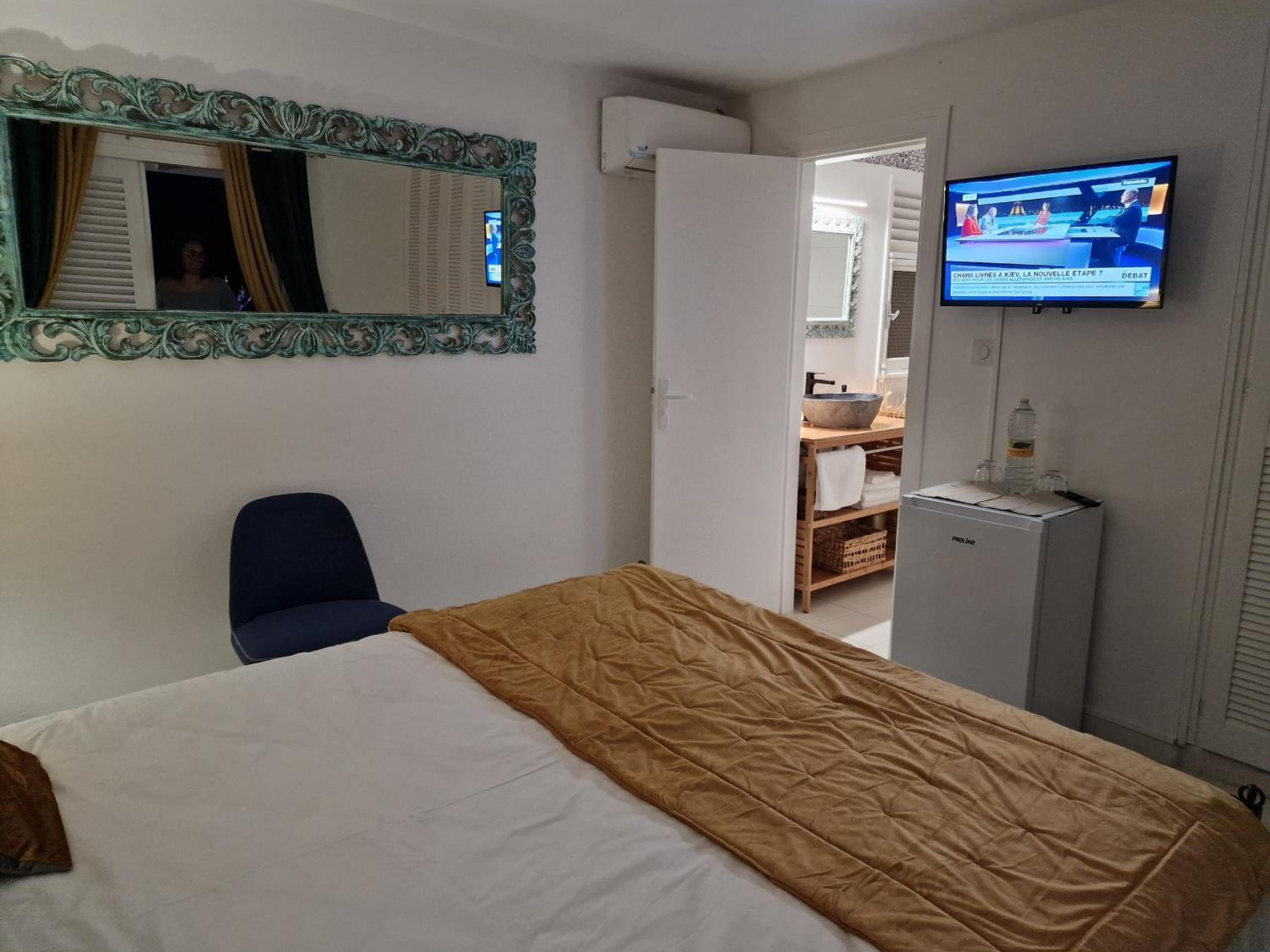 hotel room
