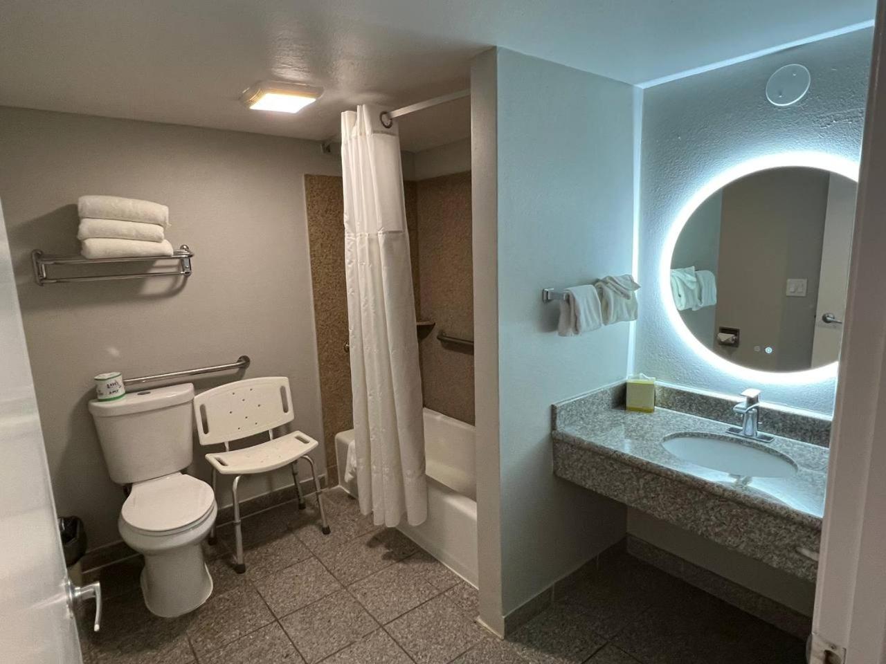 San Simeon Vacations - Pacific Coast Roadhouse Hotel - Property Image 26