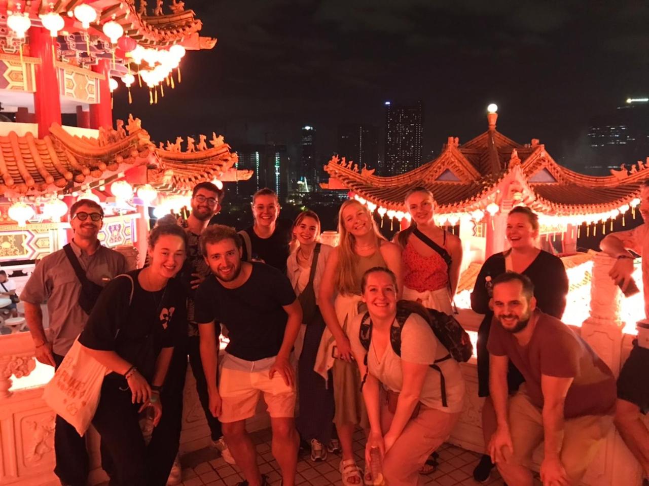 Chinatown Hostel by Mingle - Rooftop Private Jacuzzi with Bar