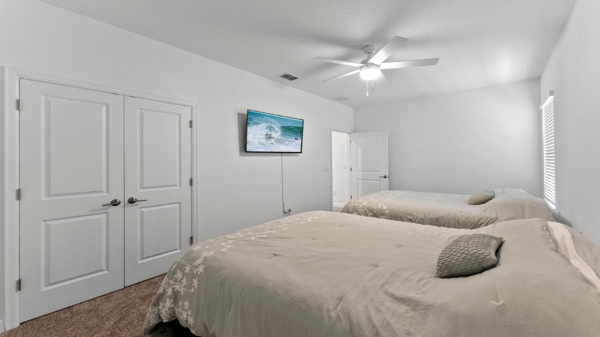 3061 Hafen Lane view 4
