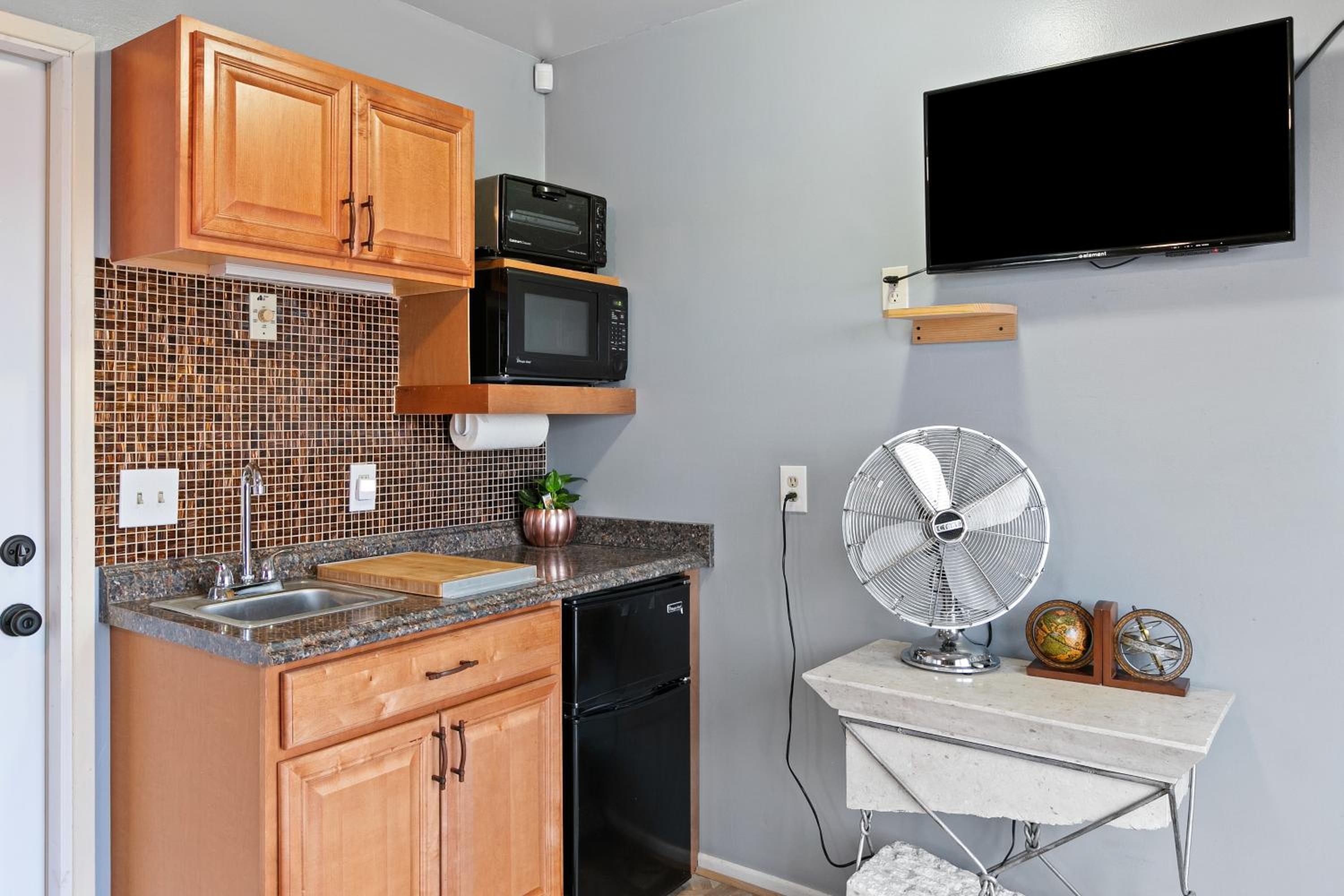 High View Haven - Hot Tub, Fire Pit  BBQ in Joshua Tree! home - Property Image 10
