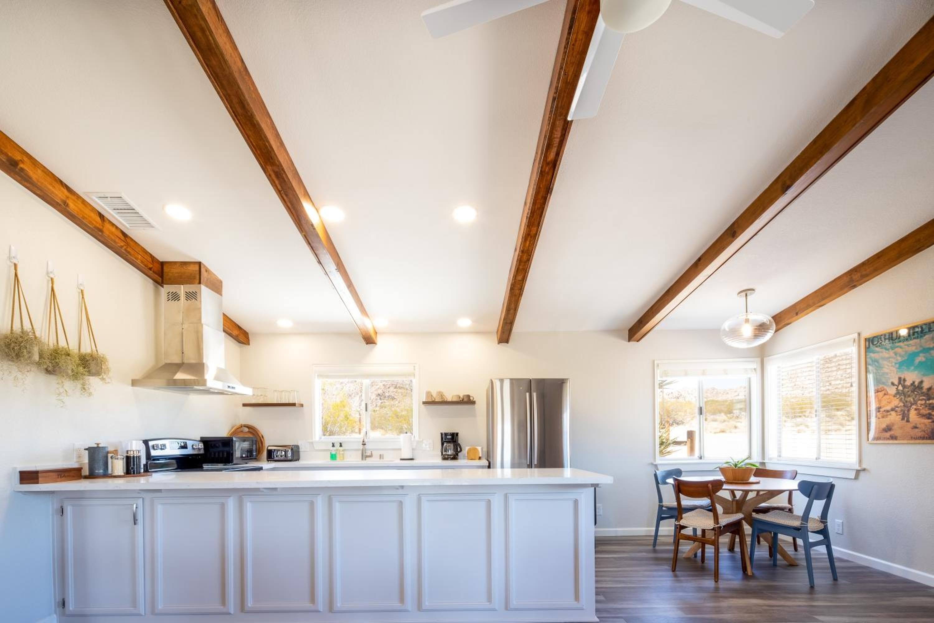 Sage & Stardust Retreat – Hot Tub, Yoga Studio, Near Park view 4