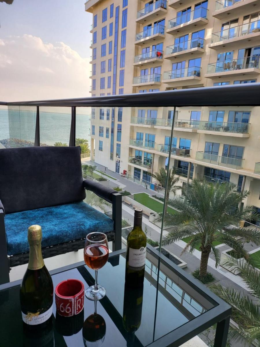 Summer By The Sea Ultra Luxe 1 bedroom Apartment with a private beach - Al Marjan Island