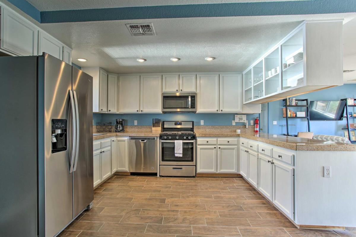 Lone Palm - Hot Tub, BBQ and Quick Drive to JTNP Entrance and DT home view 5