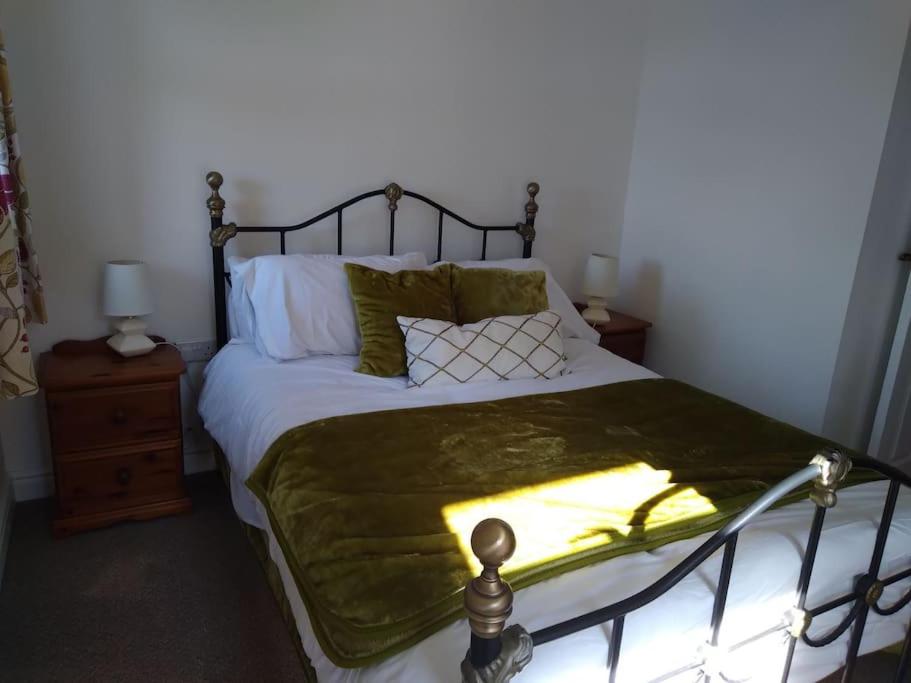 Staycation 3-bedroom home with panoramic views free off road parking view 5