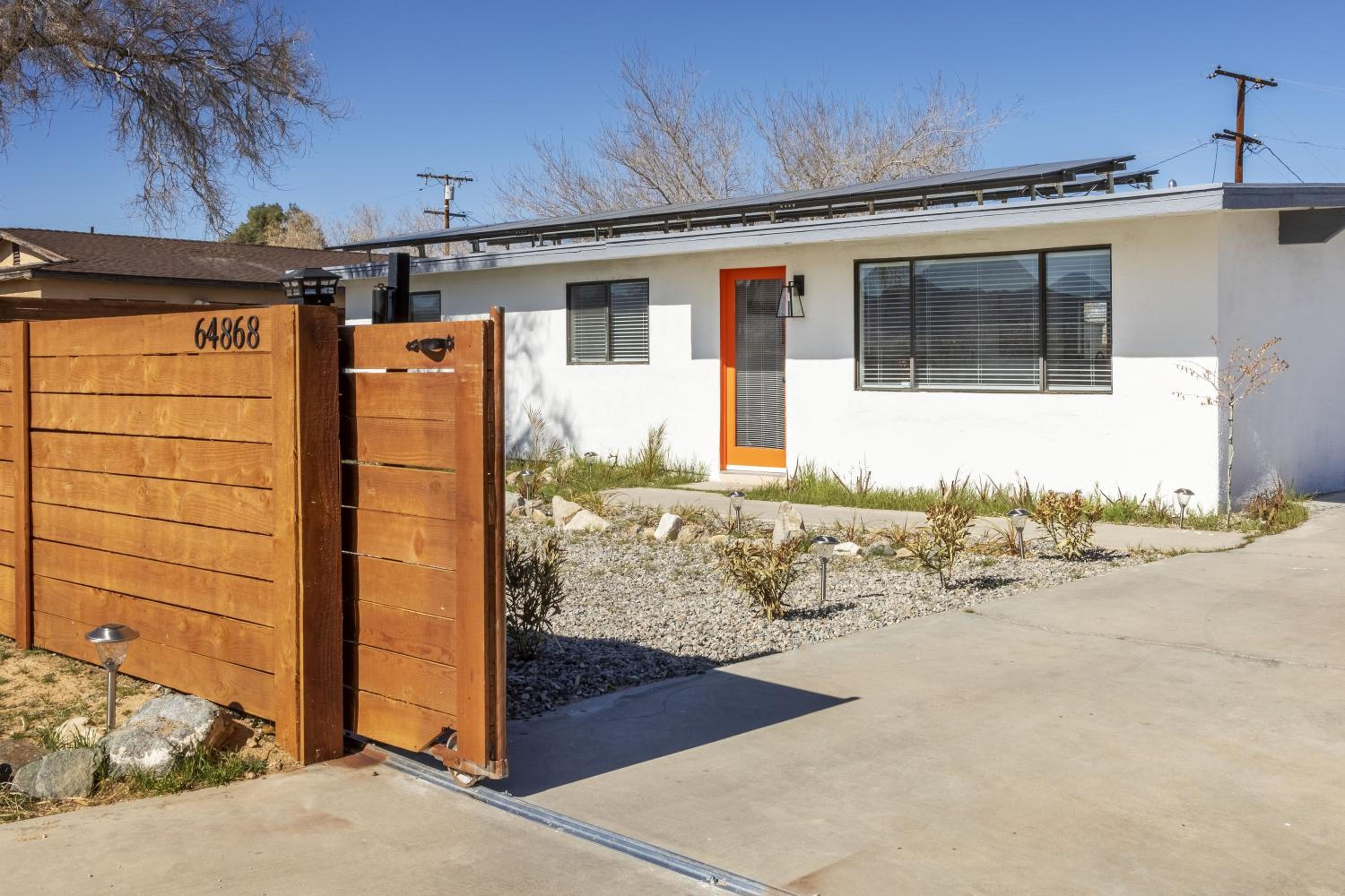 Walpi Ranch - Joshua Tree Getaway with Hot Tub, Fire Pit & BBQ! home