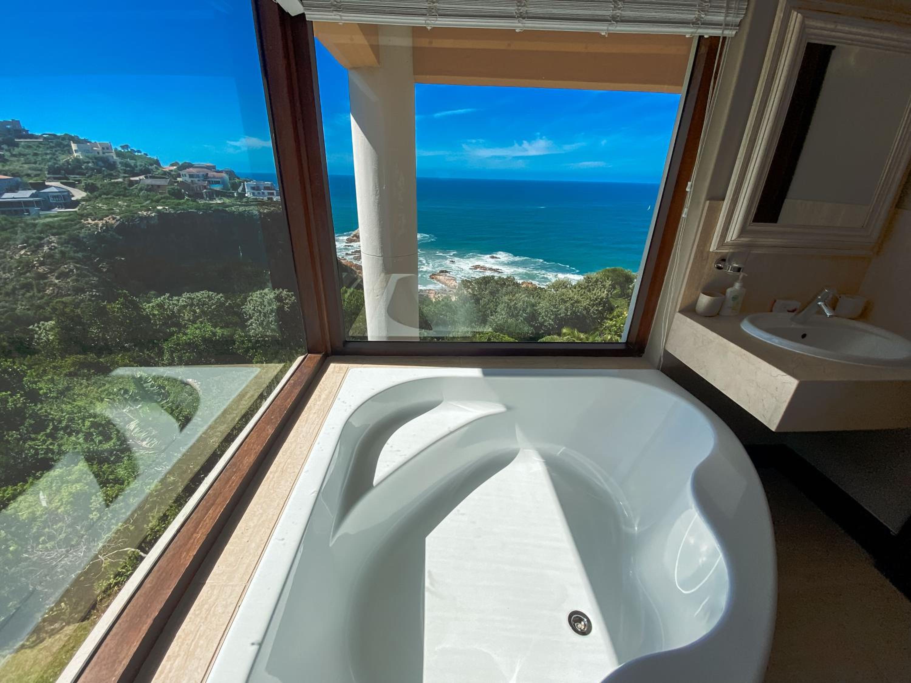 Villa Seaview, Private Oceanfront Villa, Heated Pool & Whale Watching Views, Knysna Heads view 2