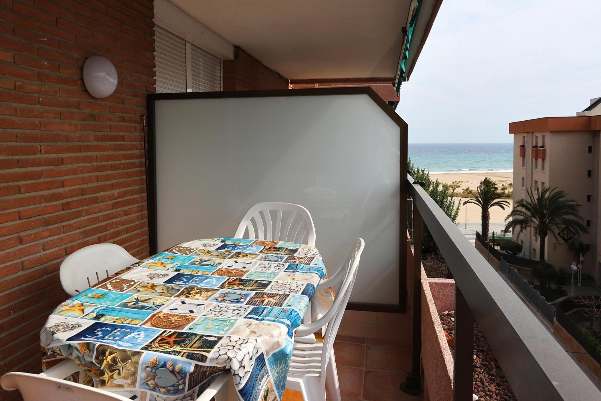 AT139 Els Pins, 1ra línea de la playa, piscina, airco, view 3