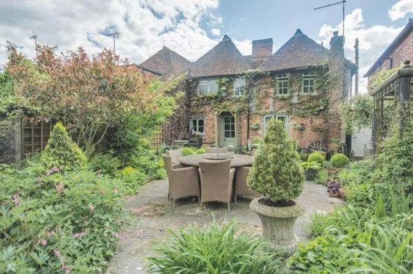 Arms Cottage