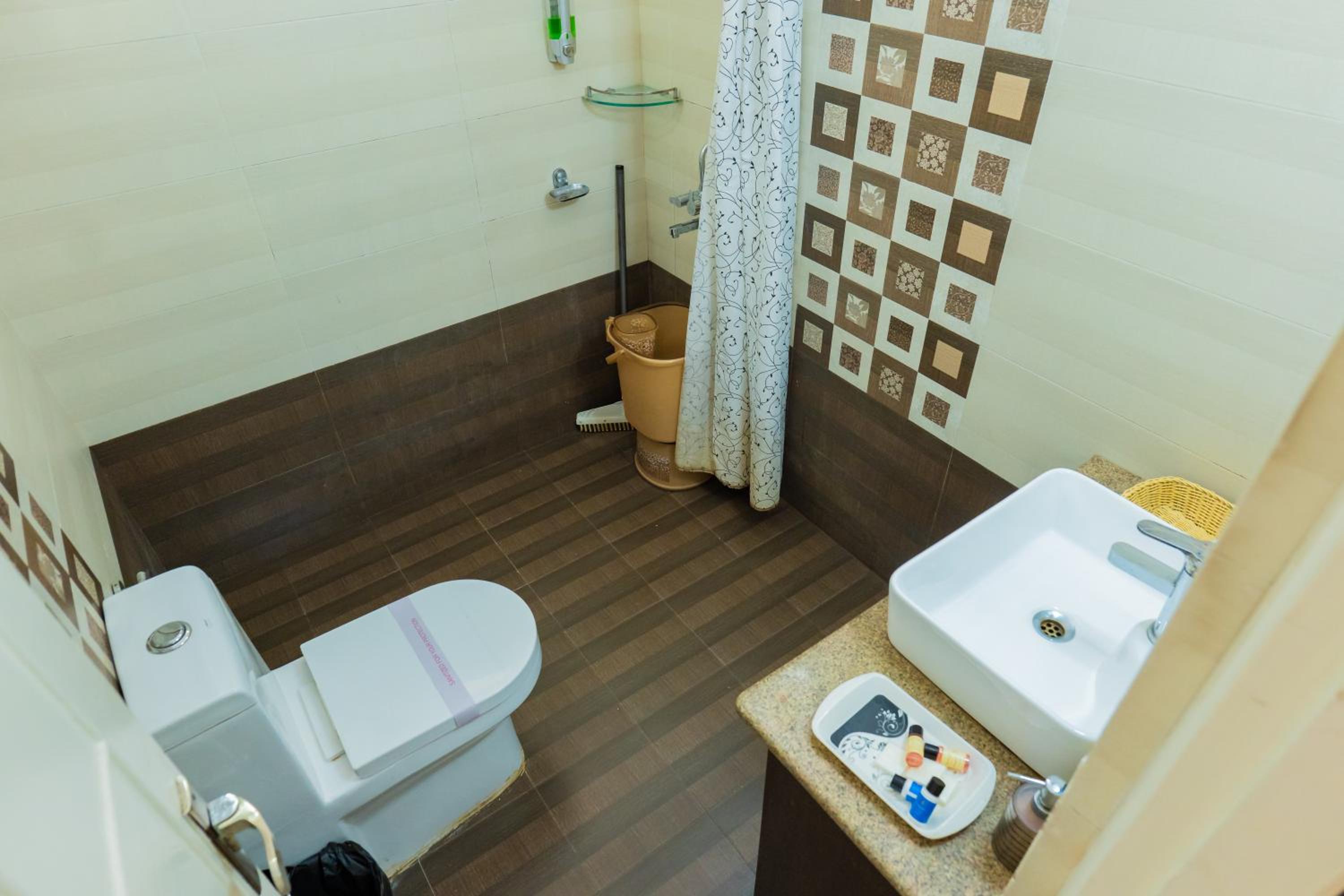 Neelesh Inn - Luxury Lake View Resort with Swimming Pool on Bhimtal Lake