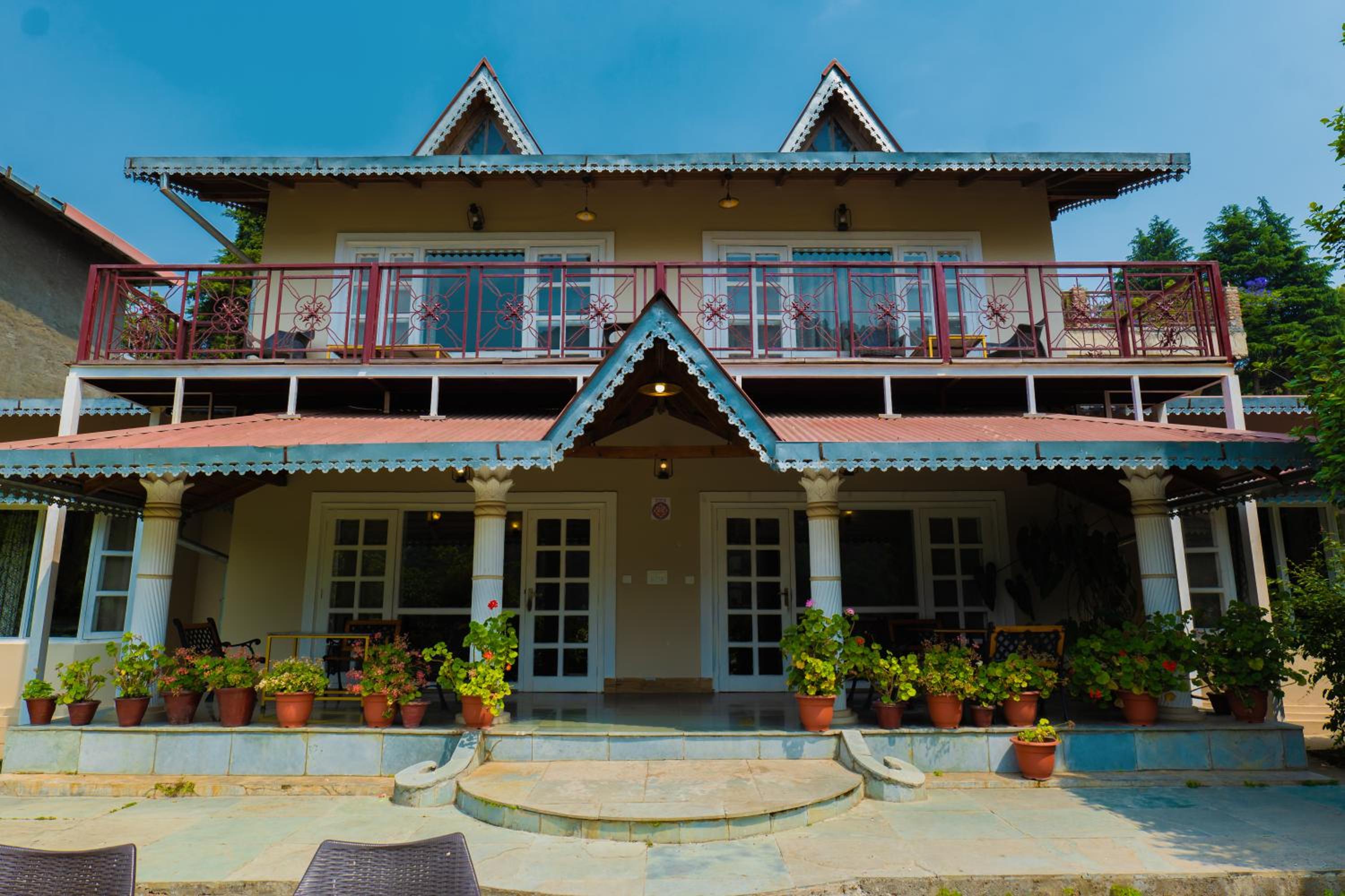 Neelesh Inn - Luxury Lake View Resort with Swimming Pool on Bhimtal Lake