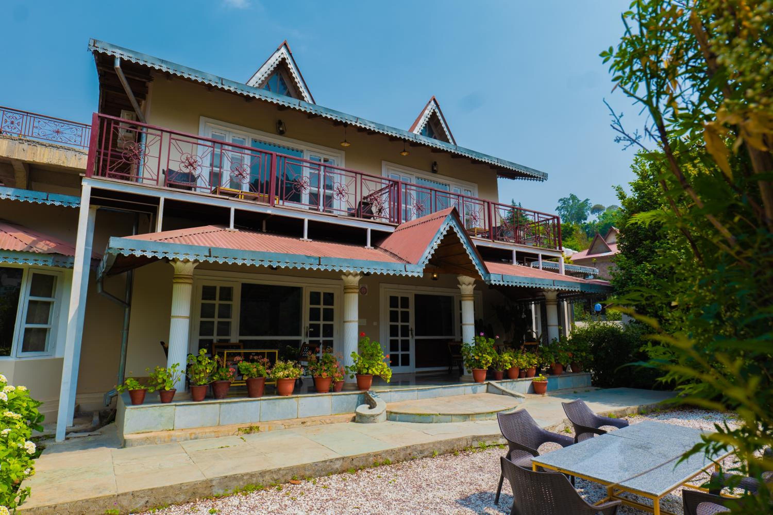 Neelesh Inn - Luxury Lake View Resort with Swimming Pool on Bhimtal Lake