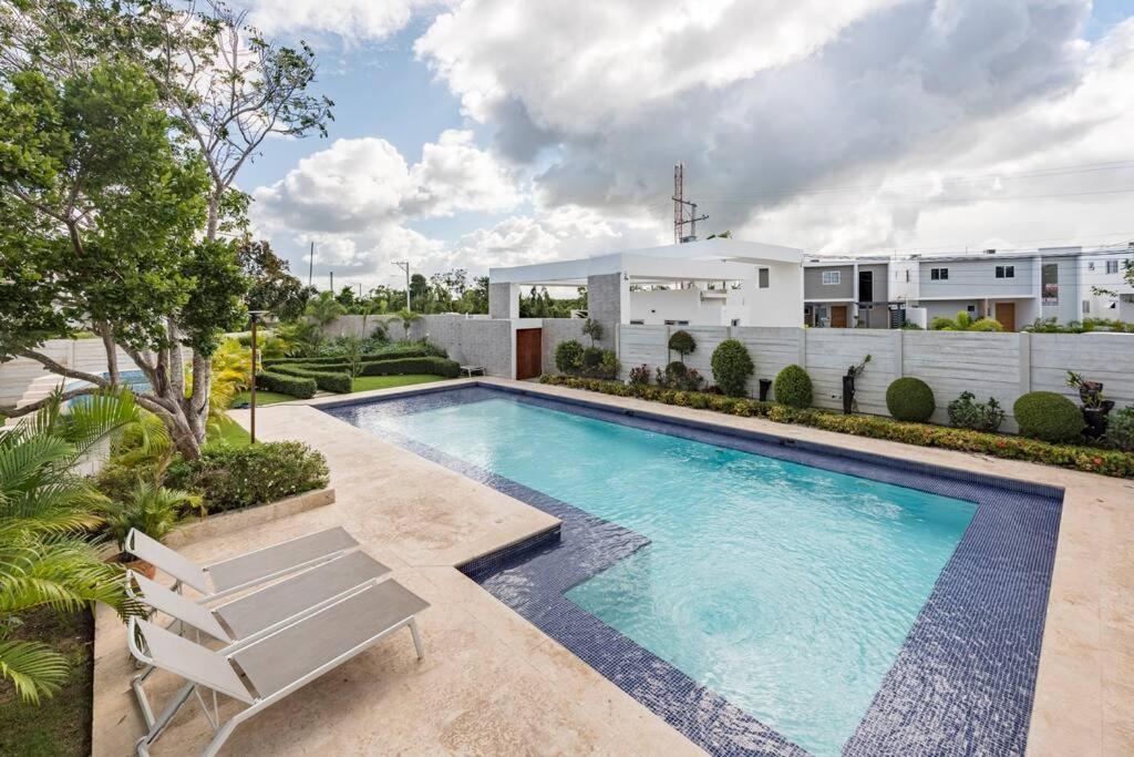 Eco-Friendly Tropical villa 3br 2b with private Pool & Grill view 2