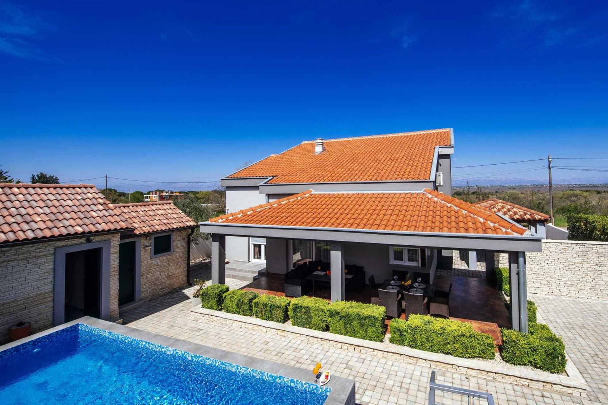 Villa Enna with heated pool, Zadar view 3