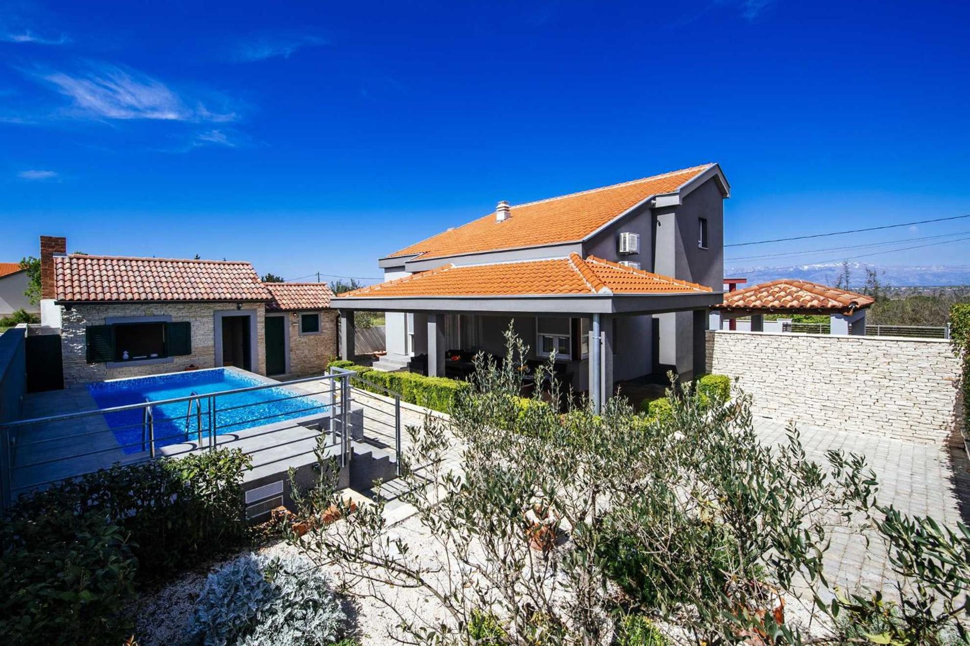 Villa Enna with heated pool, Zadar view 4