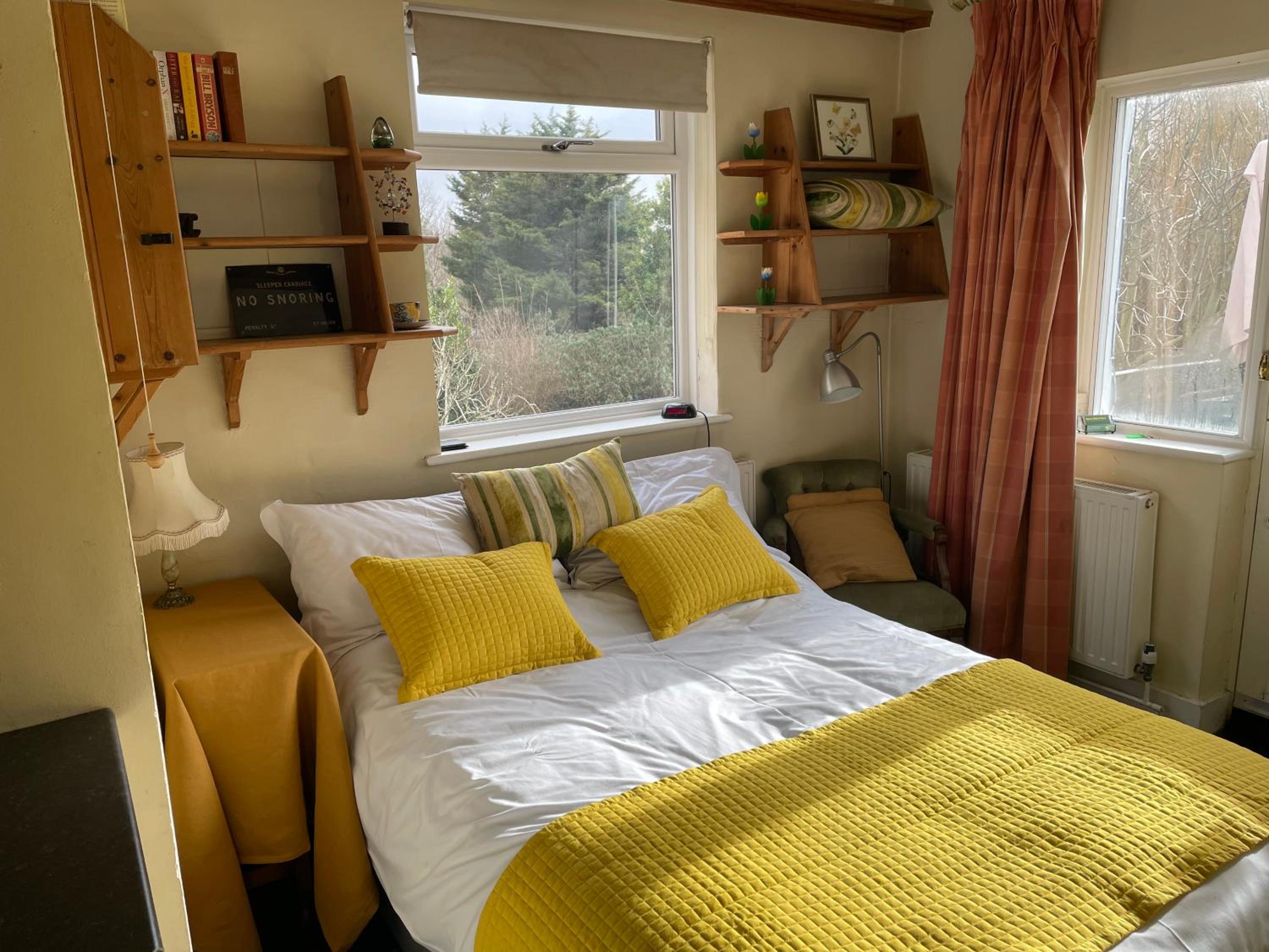 Entire Studio with Ensuite balcony and parking view 4
