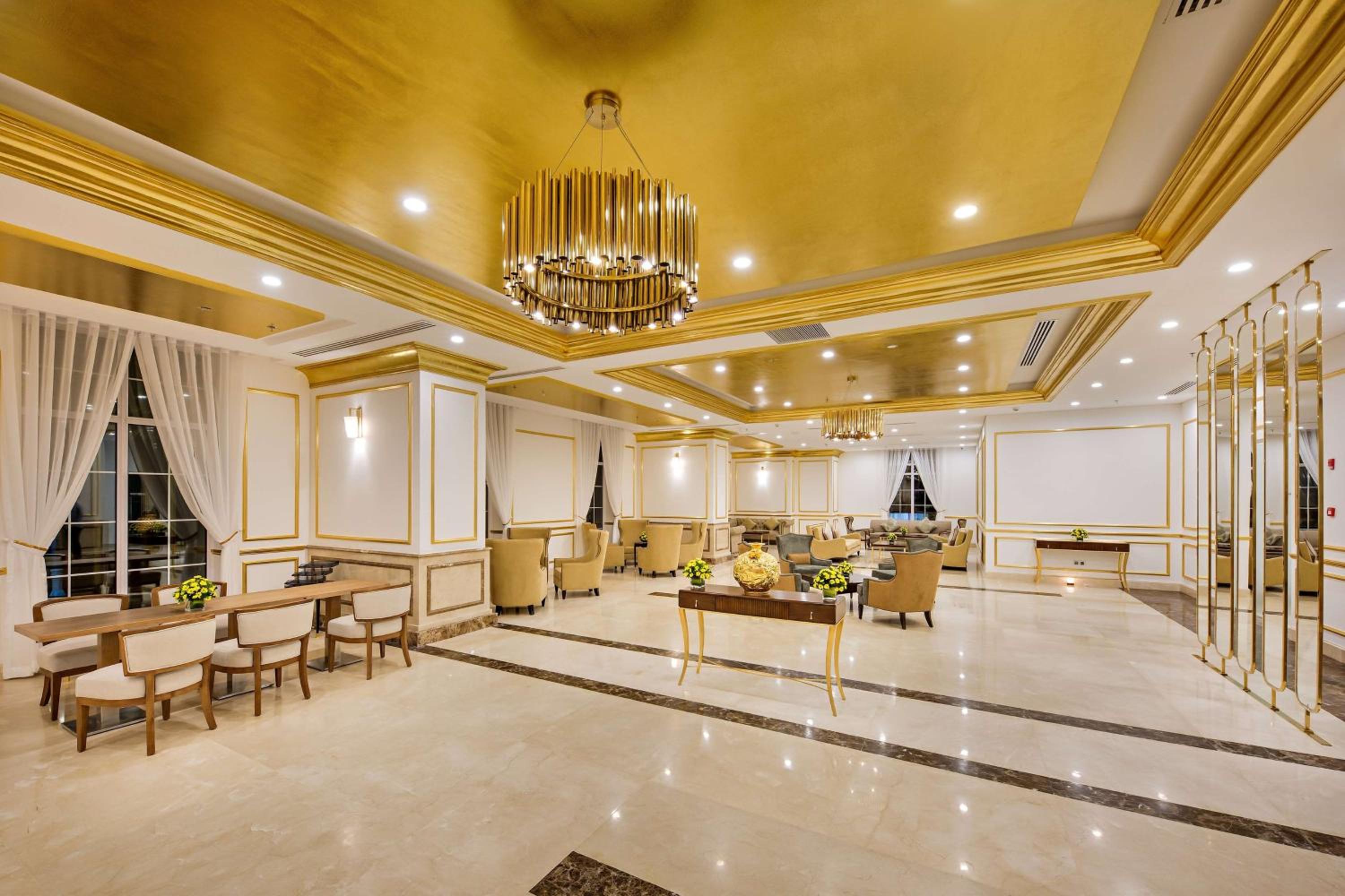 Wyndham Danang Golden Bay 10