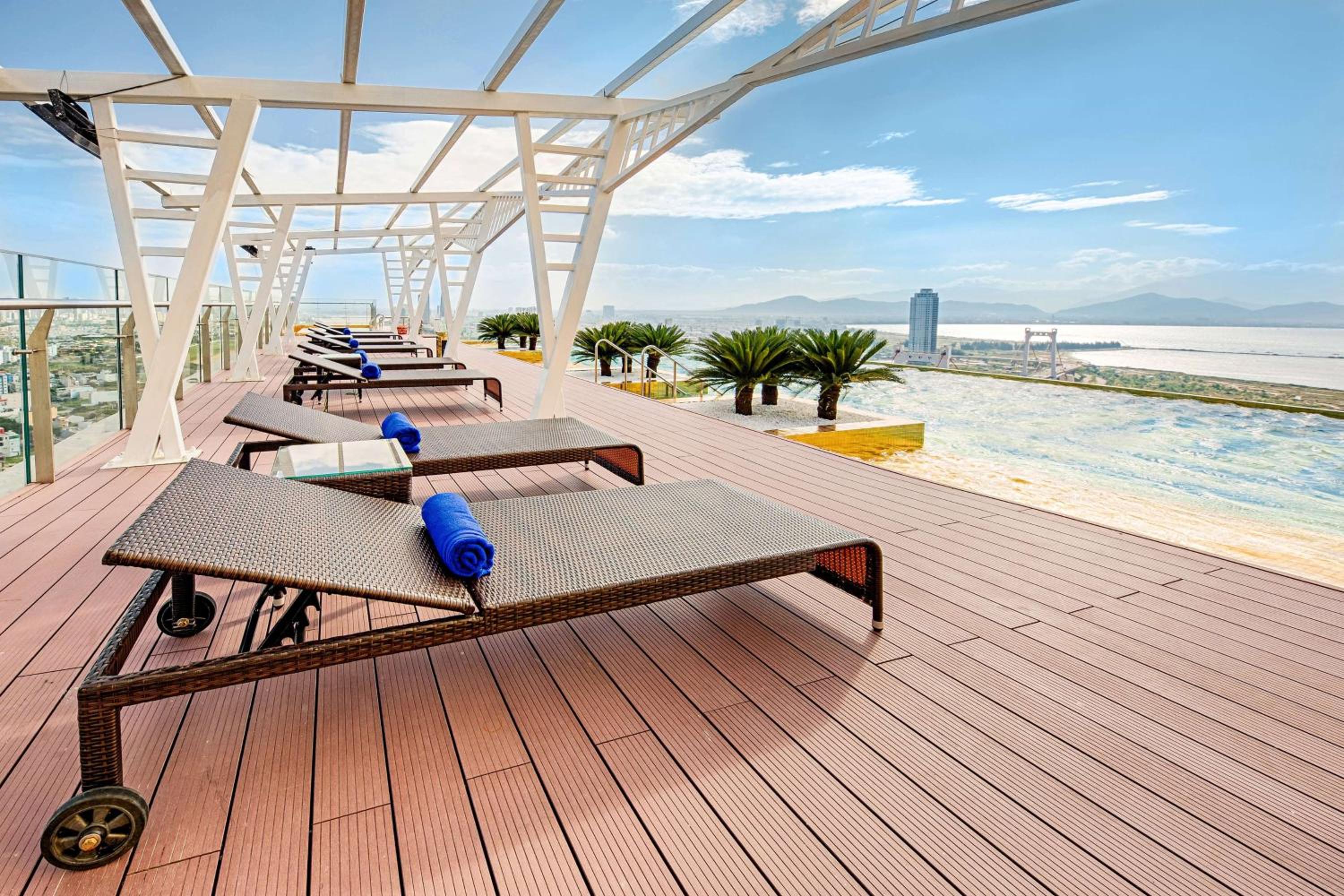 Wyndham Danang Golden Bay 16