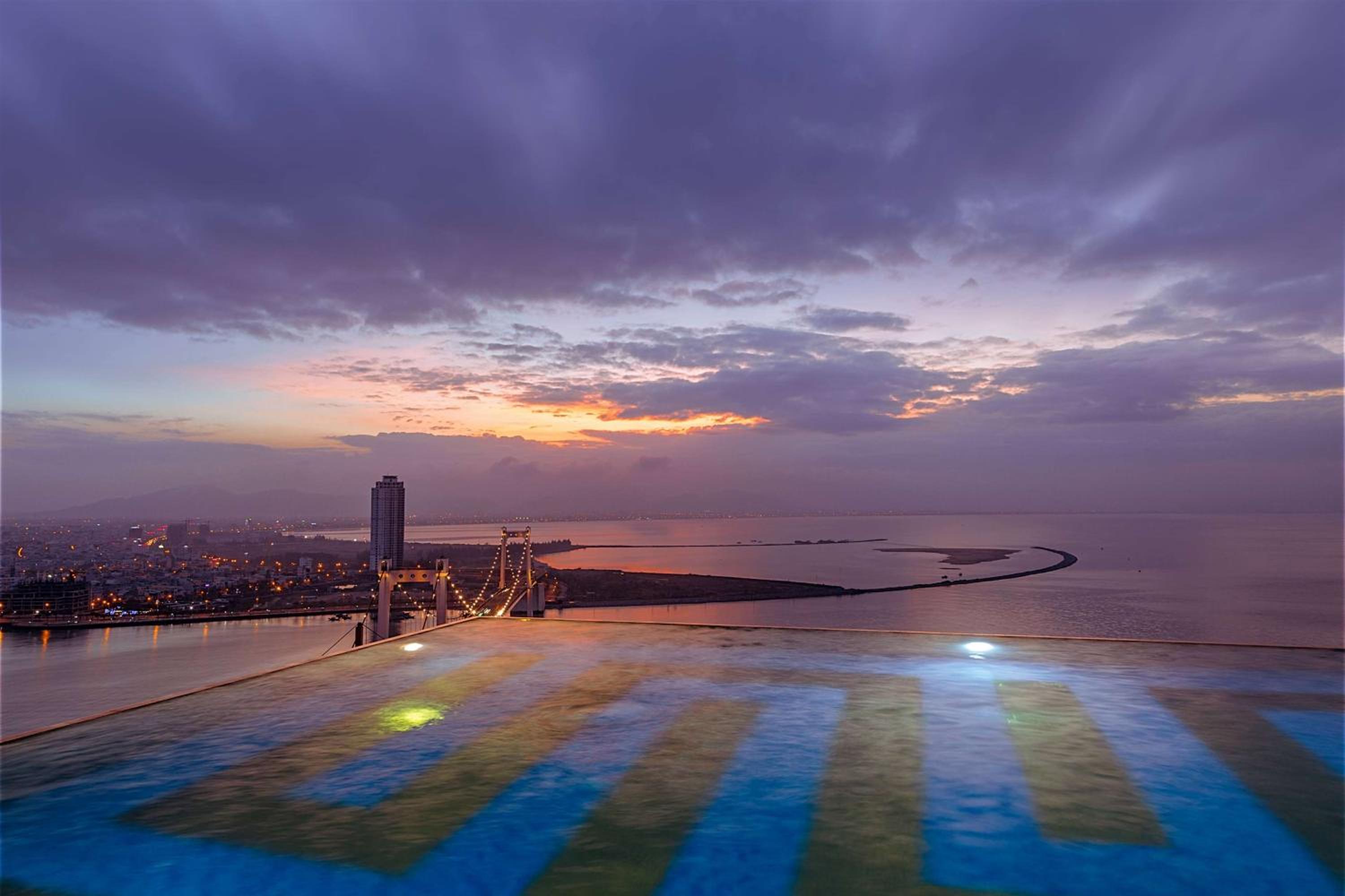 Wyndham Danang Golden Bay 18