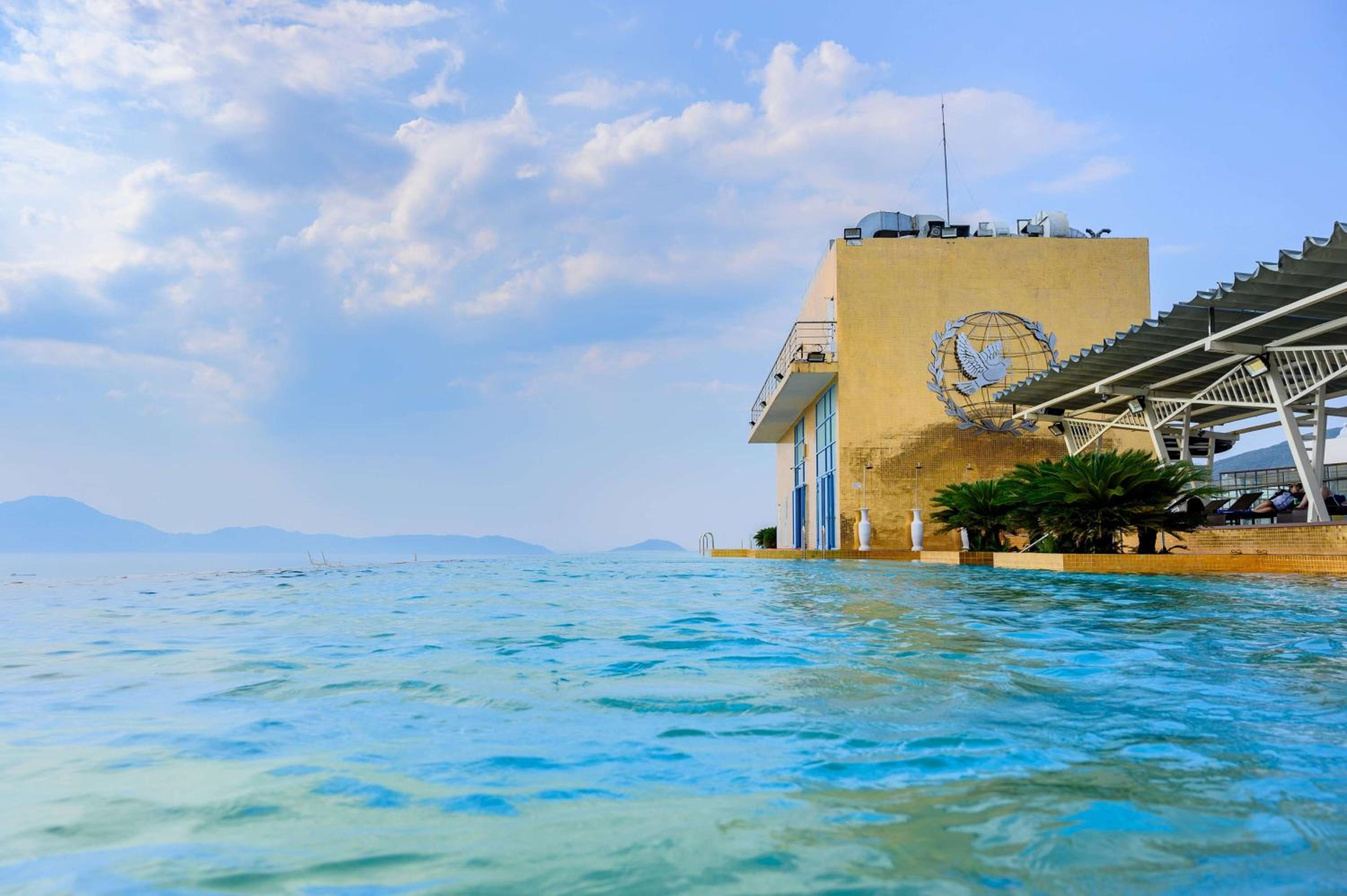 Wyndham Danang Golden Bay 21