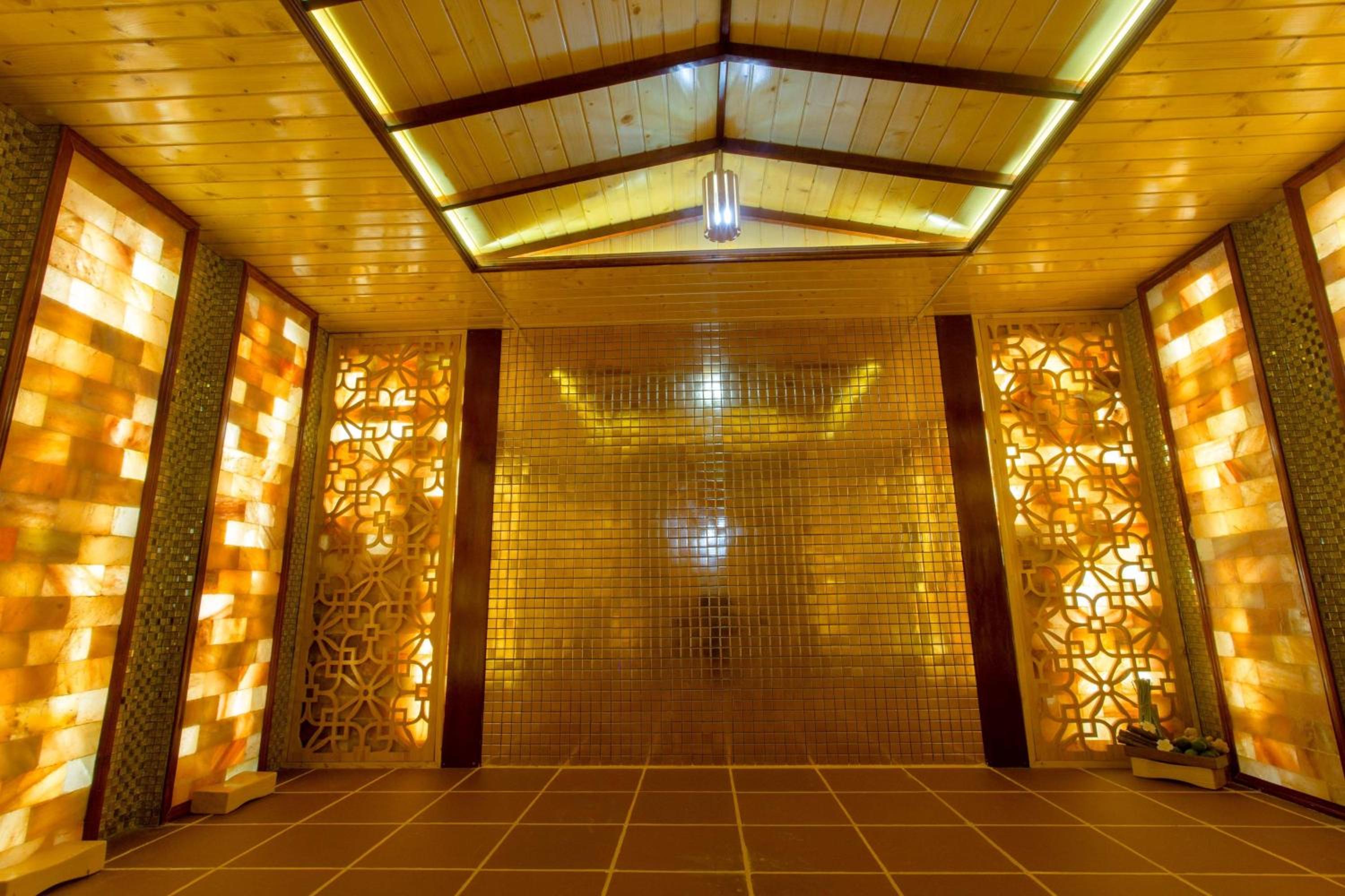 Wyndham Danang Golden Bay 27