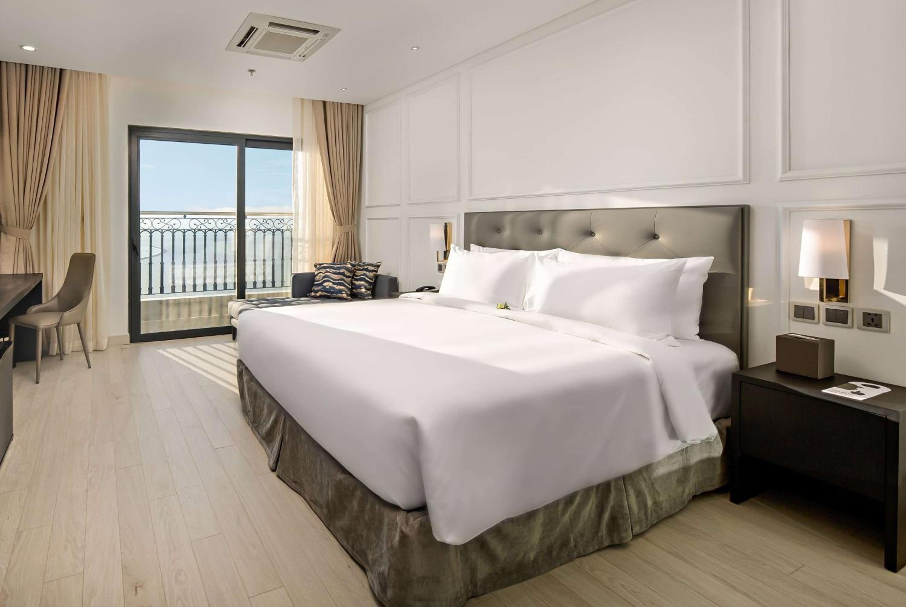 Wyndham Danang Golden Bay 32