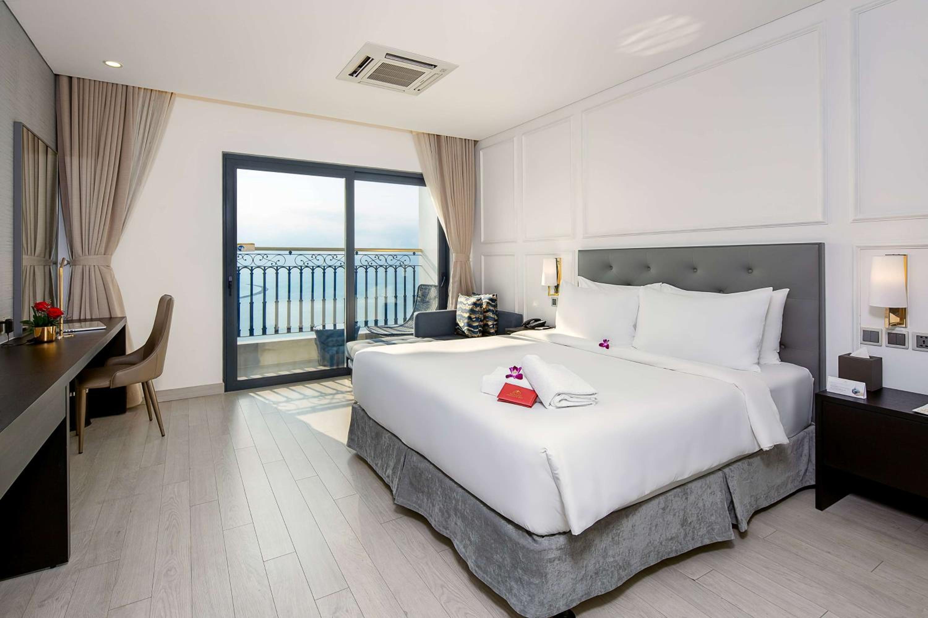 Wyndham Danang Golden Bay 33
