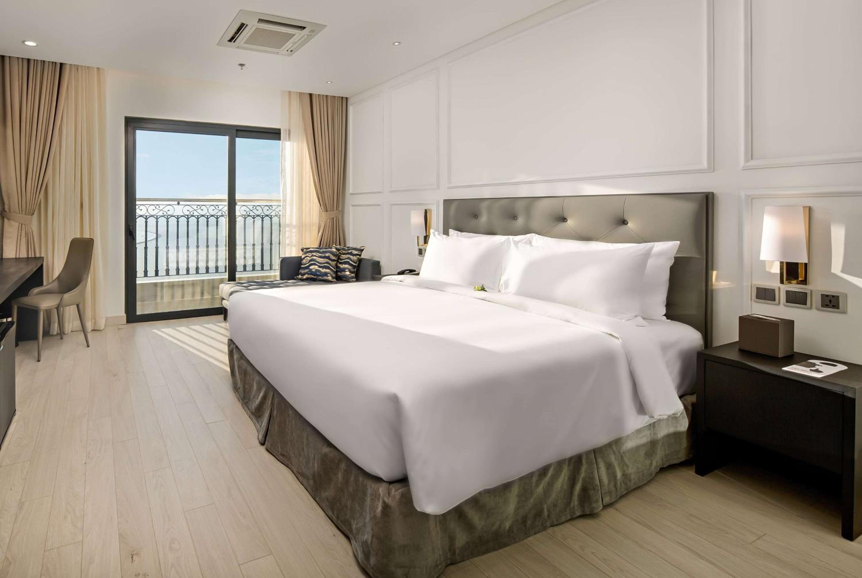 Wyndham Danang Golden Bay 37