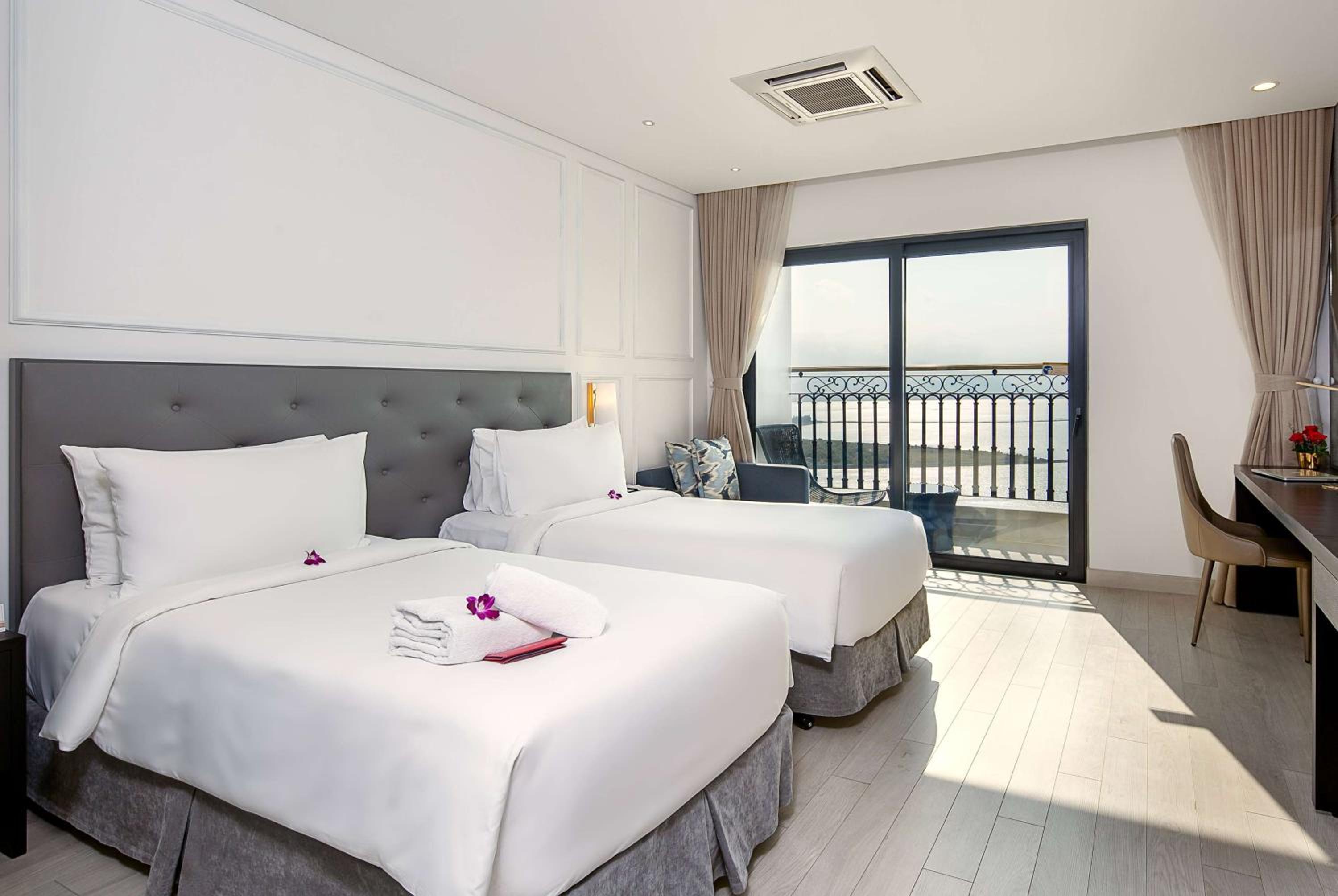 Wyndham Danang Golden Bay 38