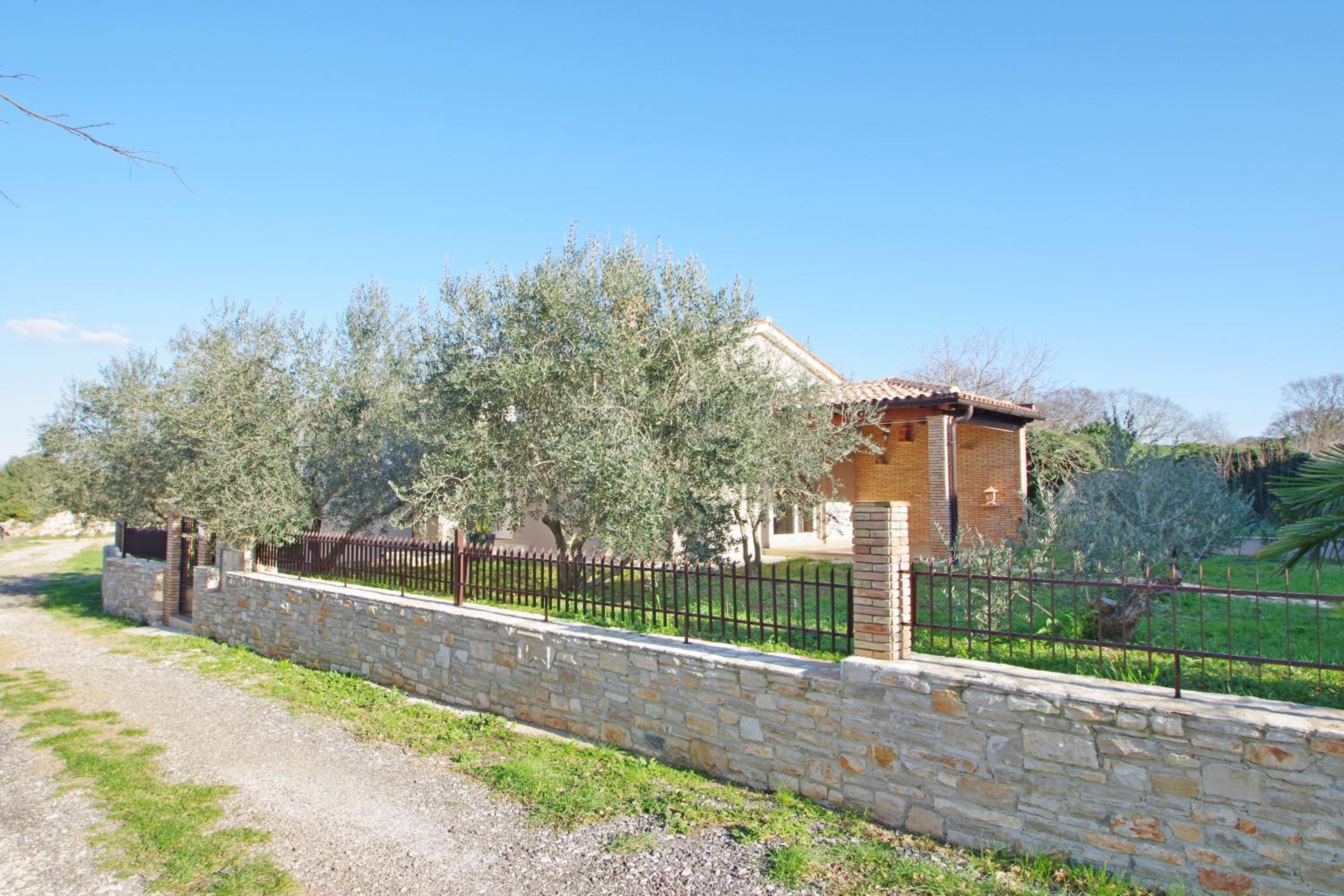 House Matteo, Valdenaga