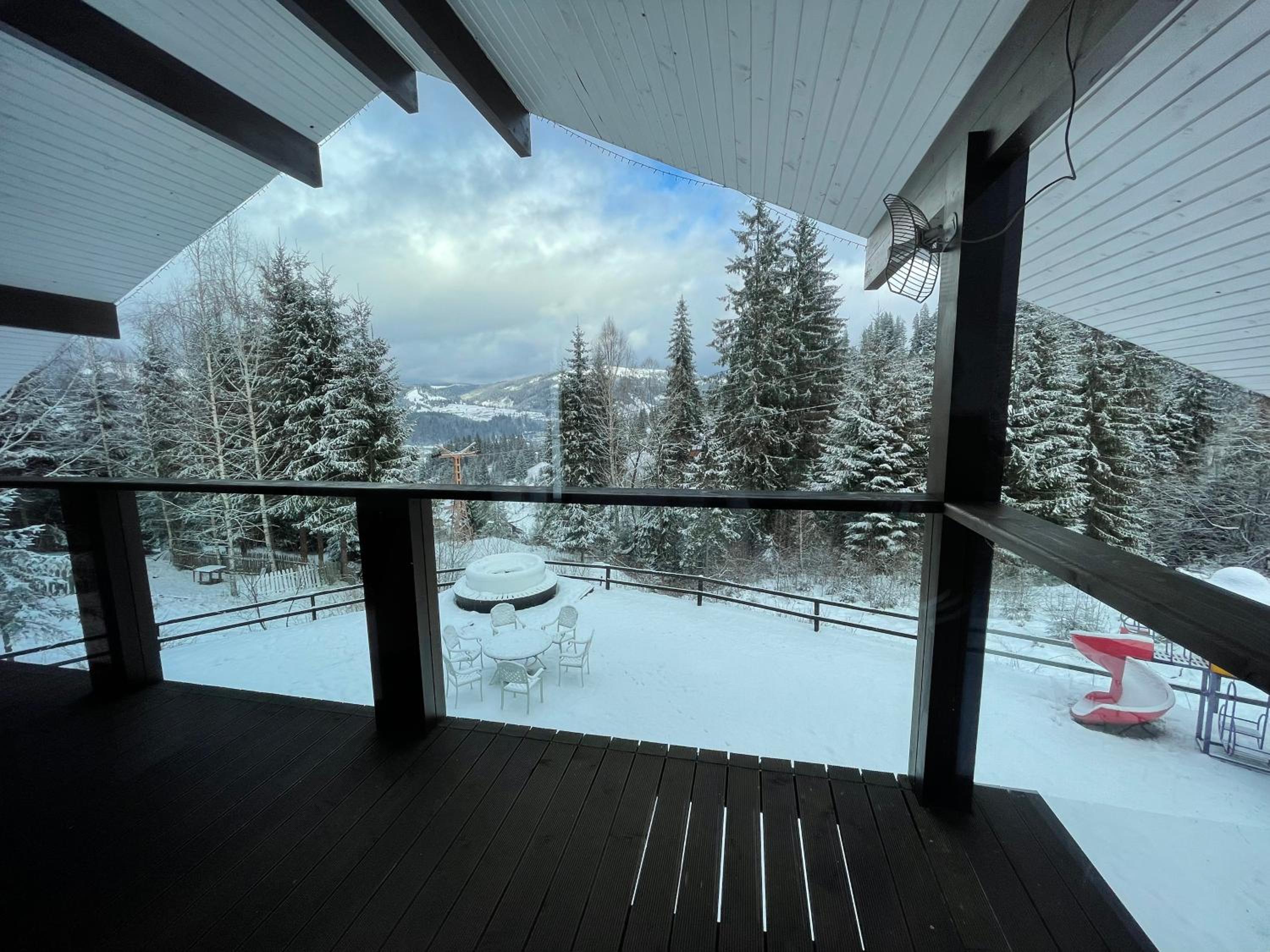 Alpine Lounge
