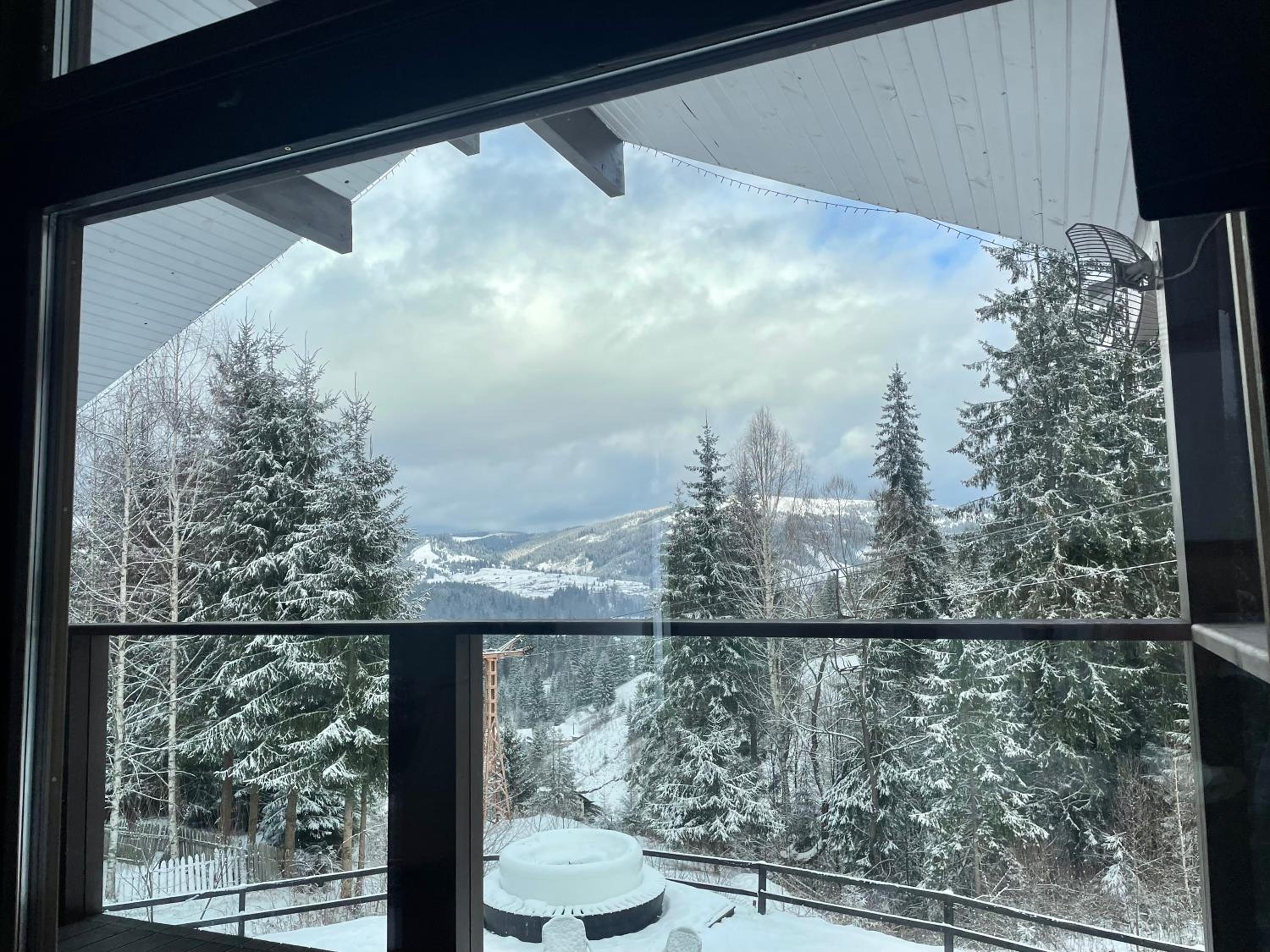 Alpine Lounge