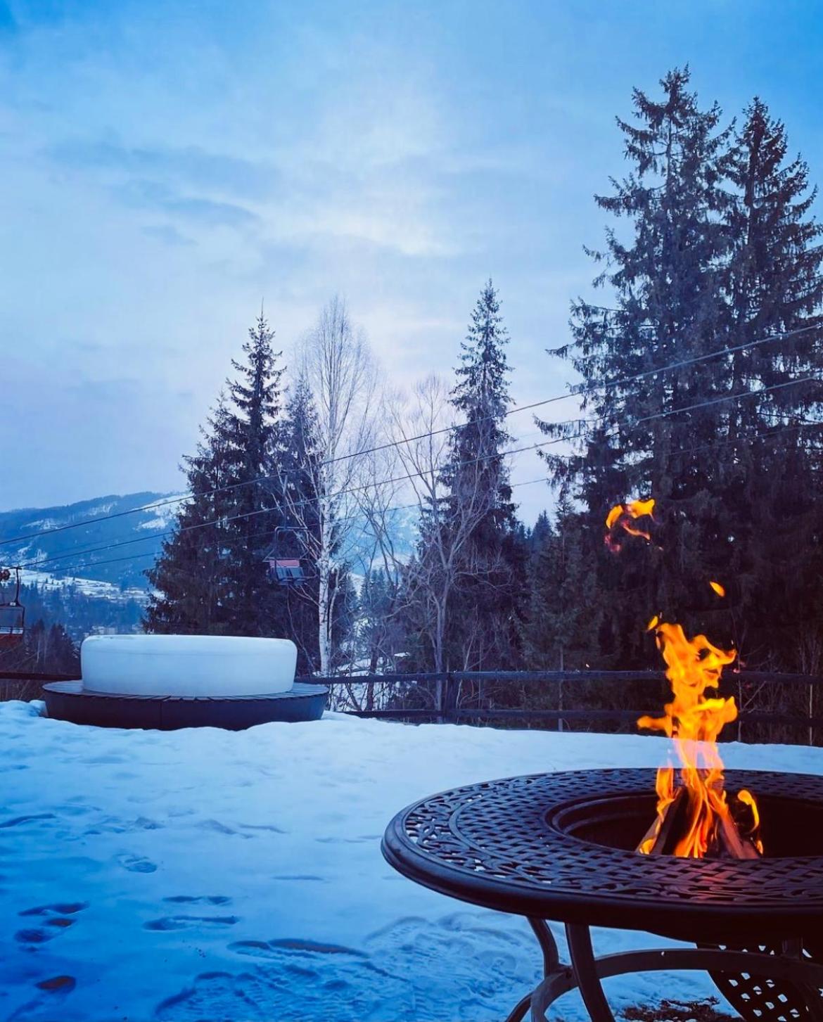 Alpine Lounge