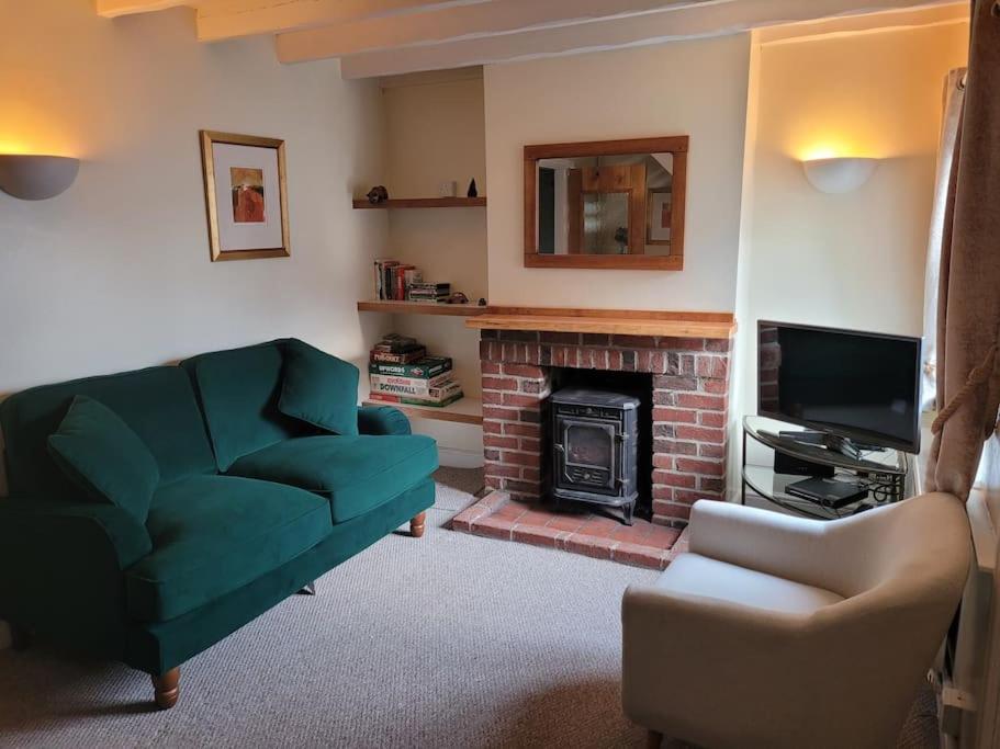 Two Bedroom Cottage (rural setting with good Access links)