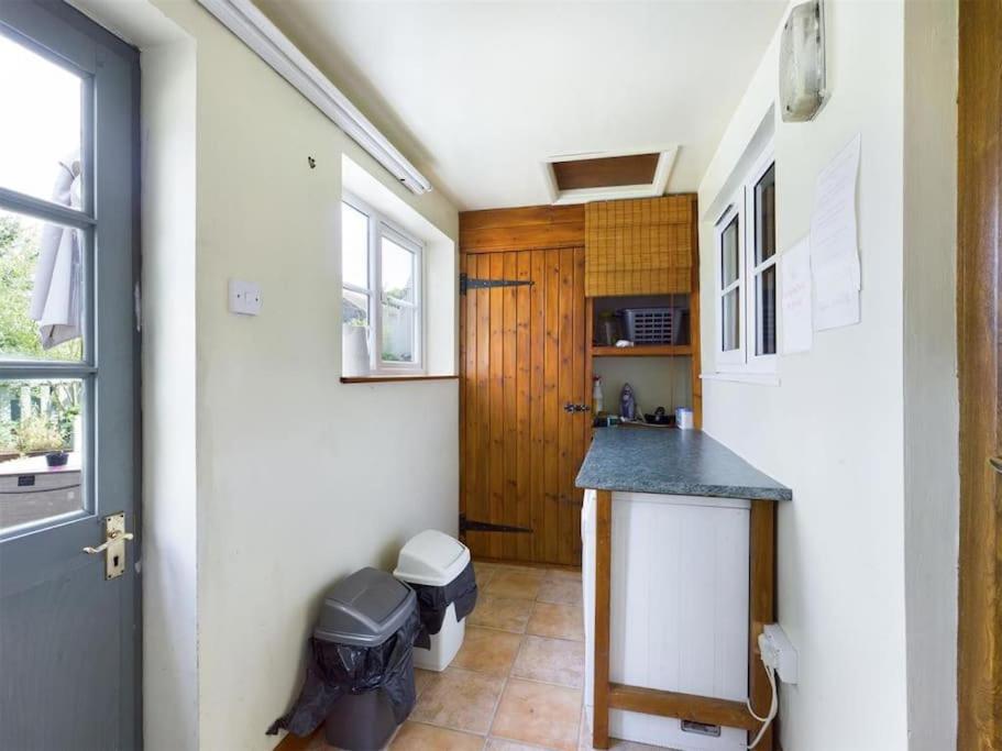 Two Bedroom Cottage (rural setting with good Access links)