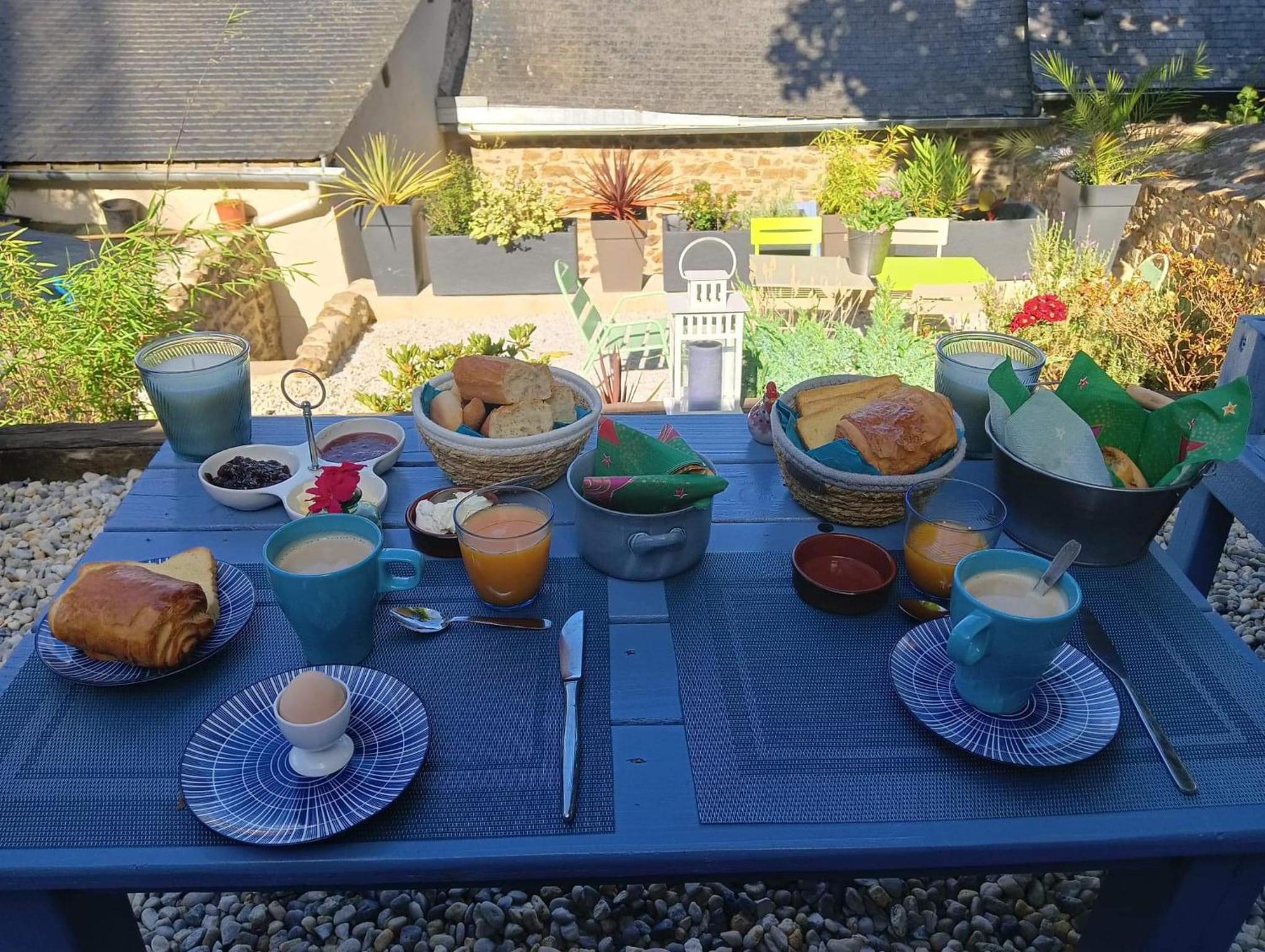 Chambre d'hote Familiale de la maison Bleue view 3