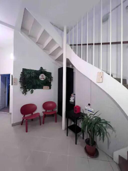 A13 Parliament Sunflower Cozy Apartment