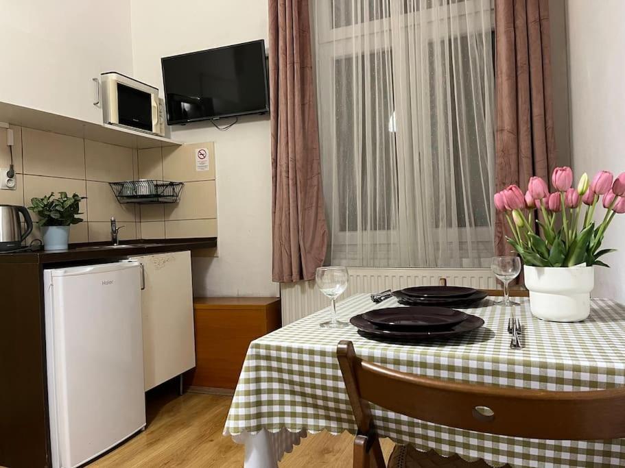 A13 Parliament Sunflower Cozy Apartment