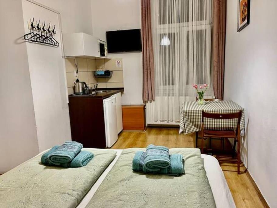 A13 Parliament Sunflower Cozy Apartment