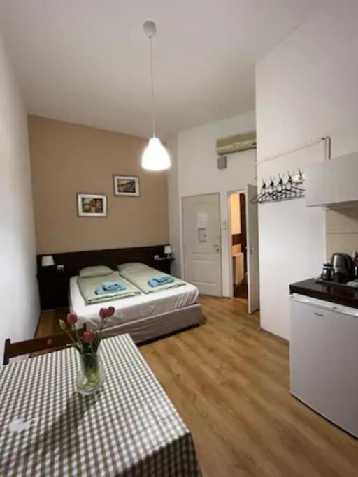 A13 Parliament Sunflower Cozy Apartment