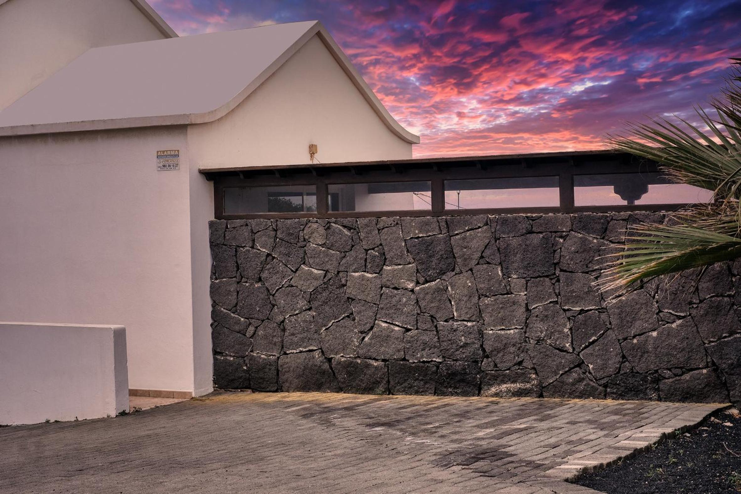 Casa El Paraiso - Private Pool, Jacuzzi, Air-con and BBQ By Lanzarote Vacation Homes
