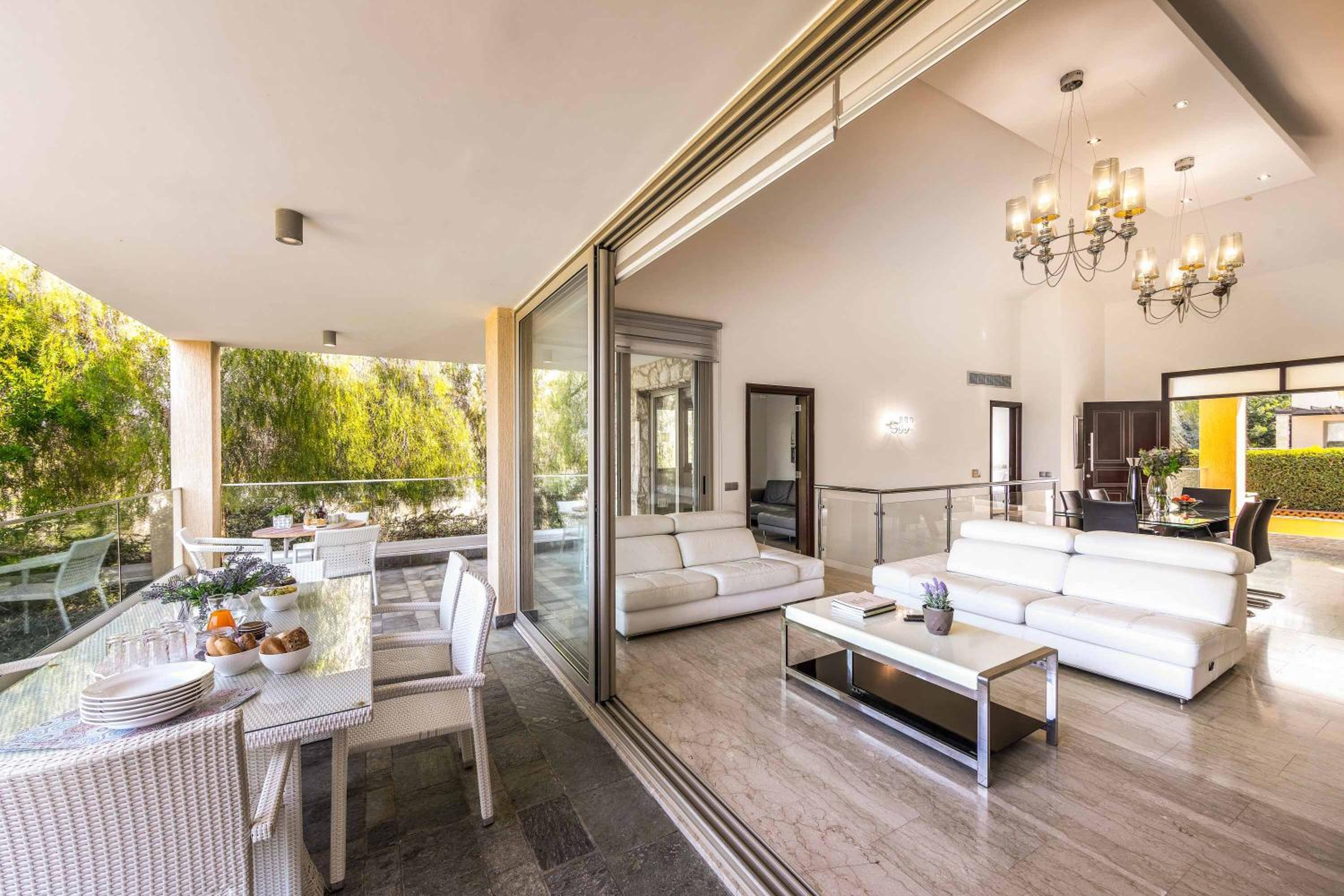 Harmonia Beach Villa