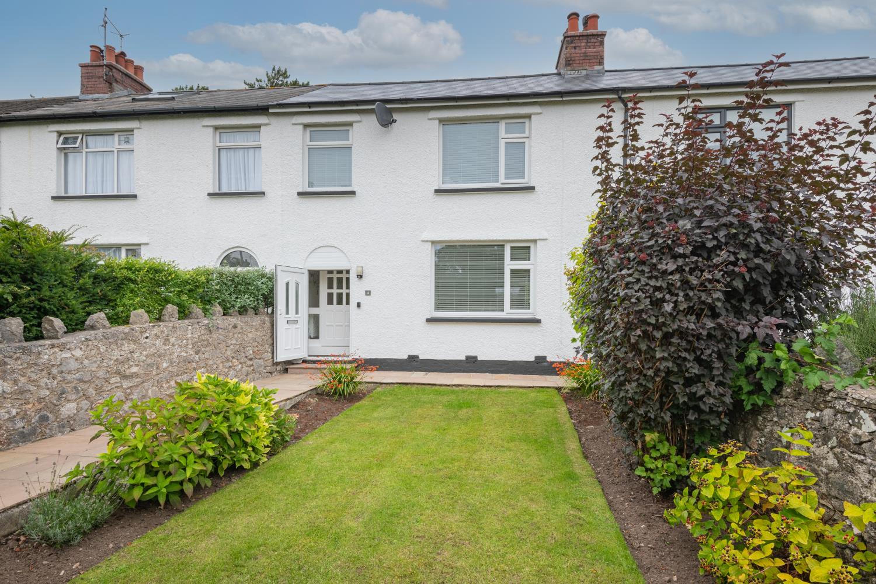 The Bolt Hole -Luxury 3 bed cottage with hot tub! Silverdale view 5
